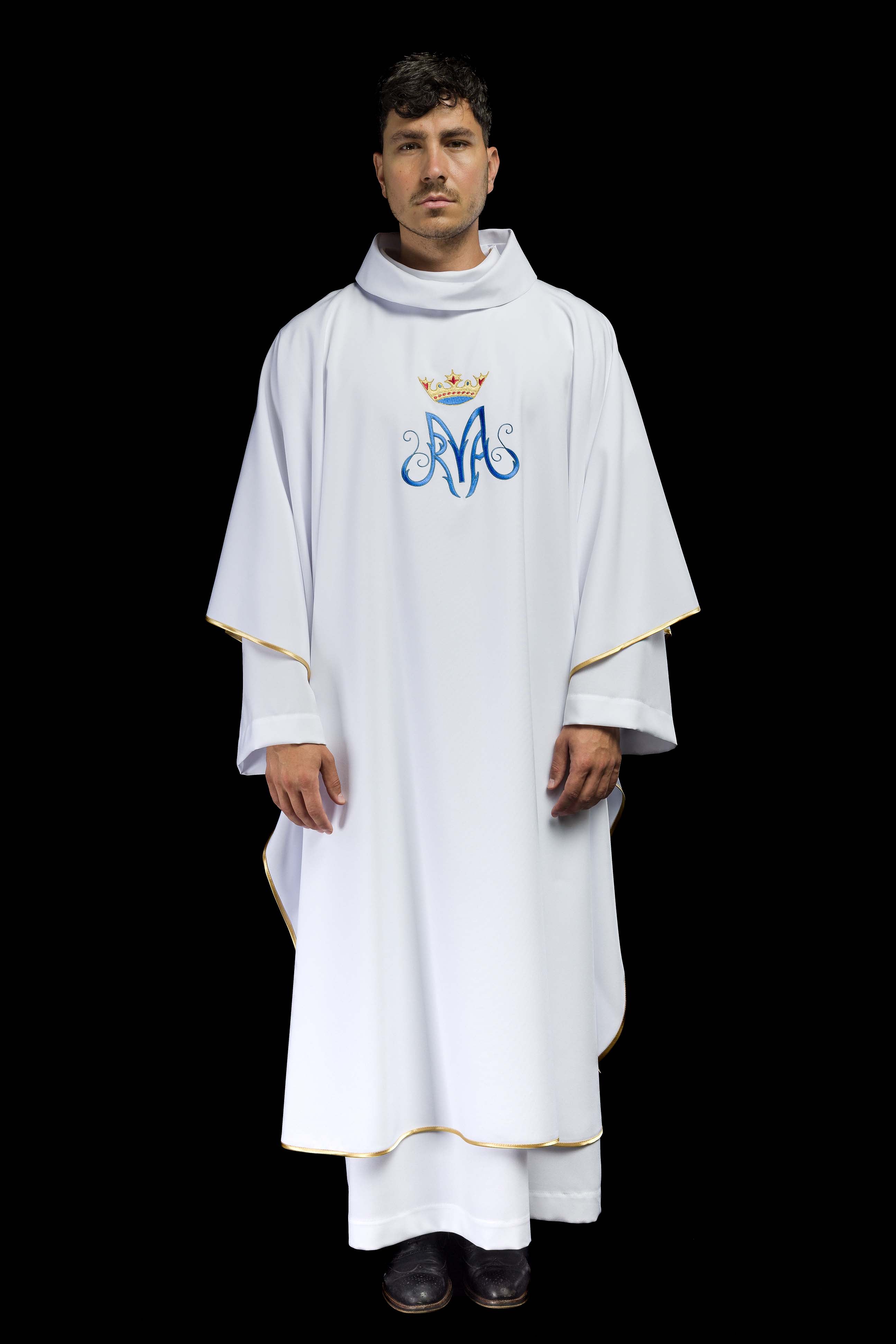 Casula mariana branca com bordado