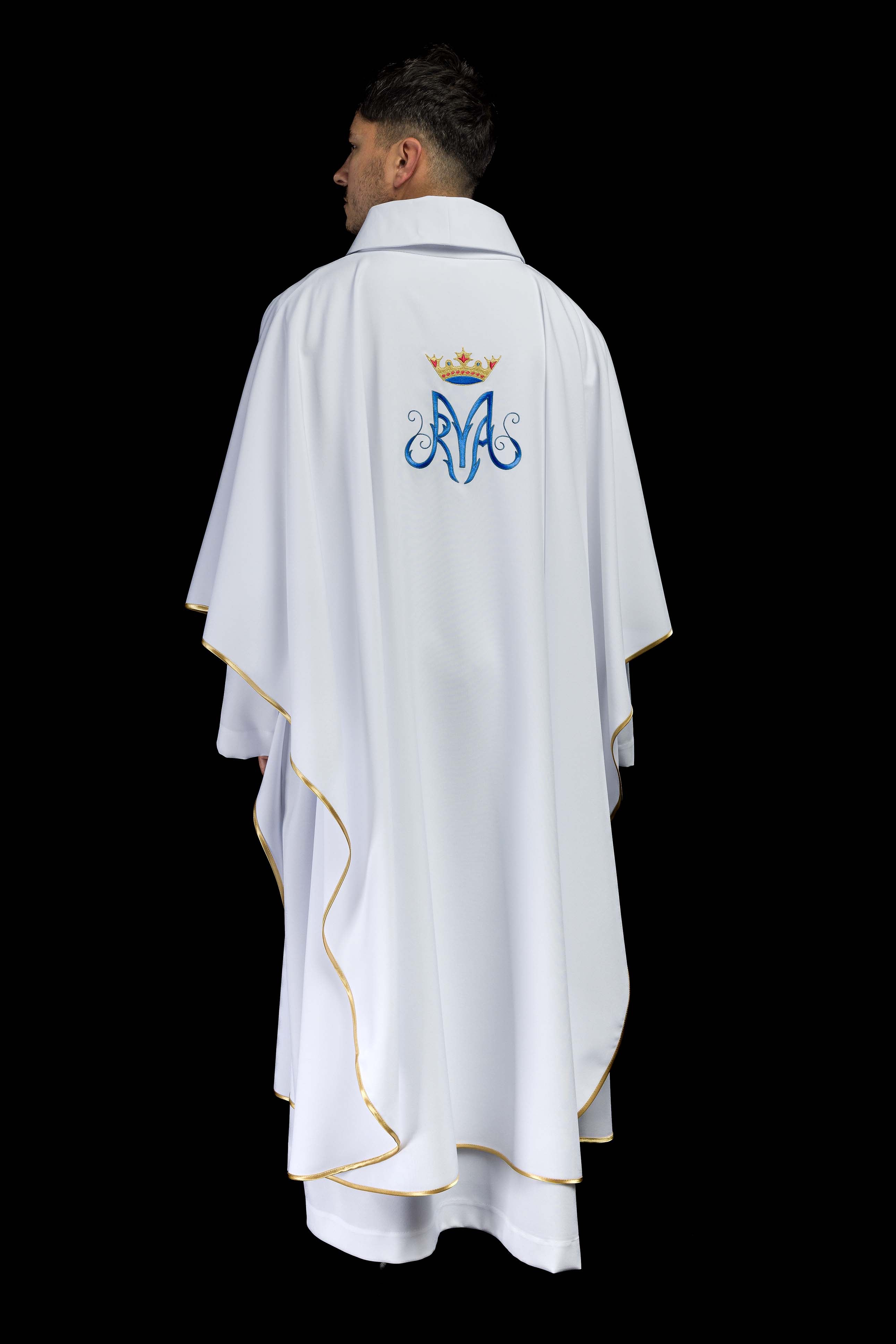 Casula mariana branca com bordado
