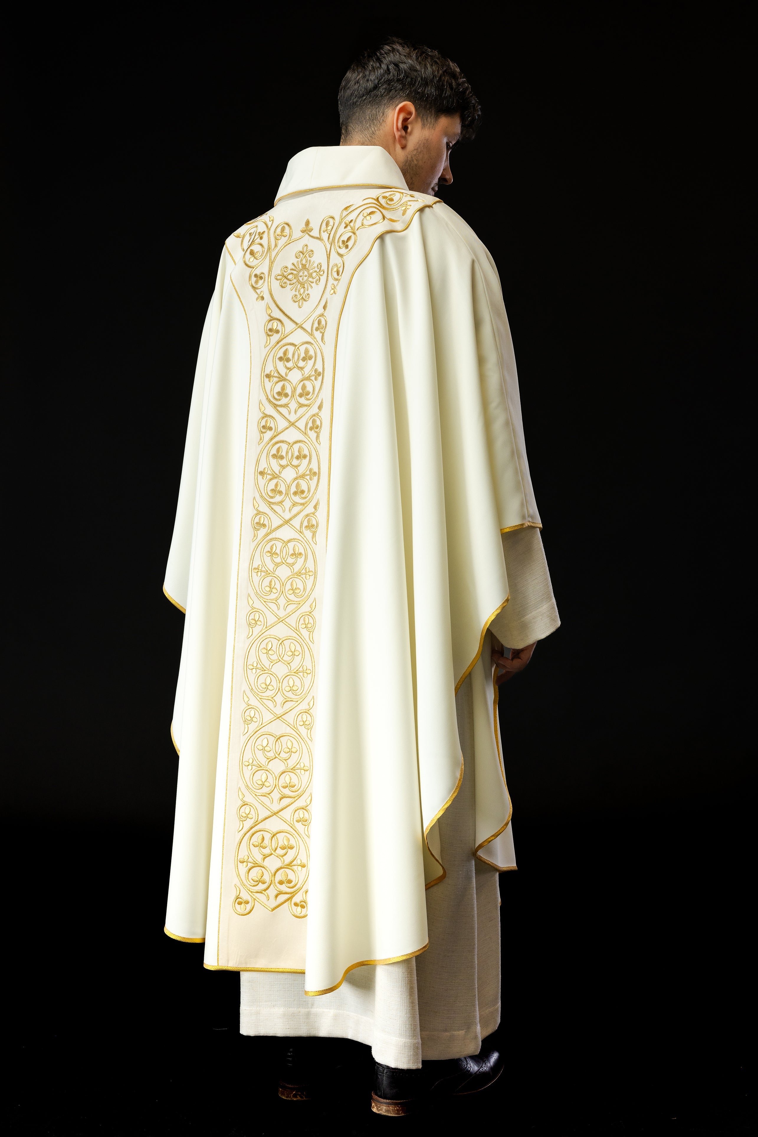 paramentos litúrgicos sacerdotais - casulas - estolas - capas - casulas.pt