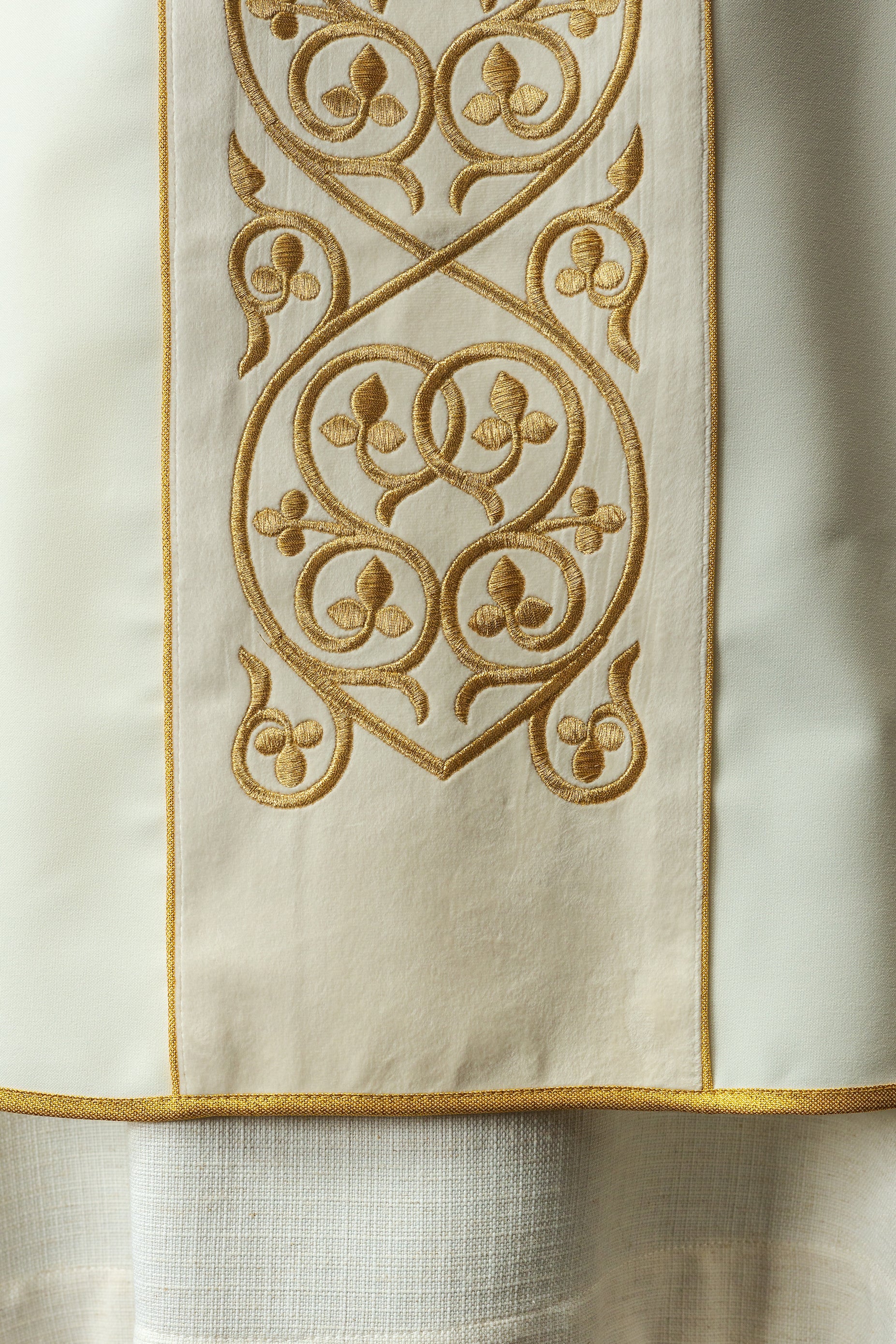 paramentos litúrgicos sacerdotais - casulas - estolas - capas - casulas.pt