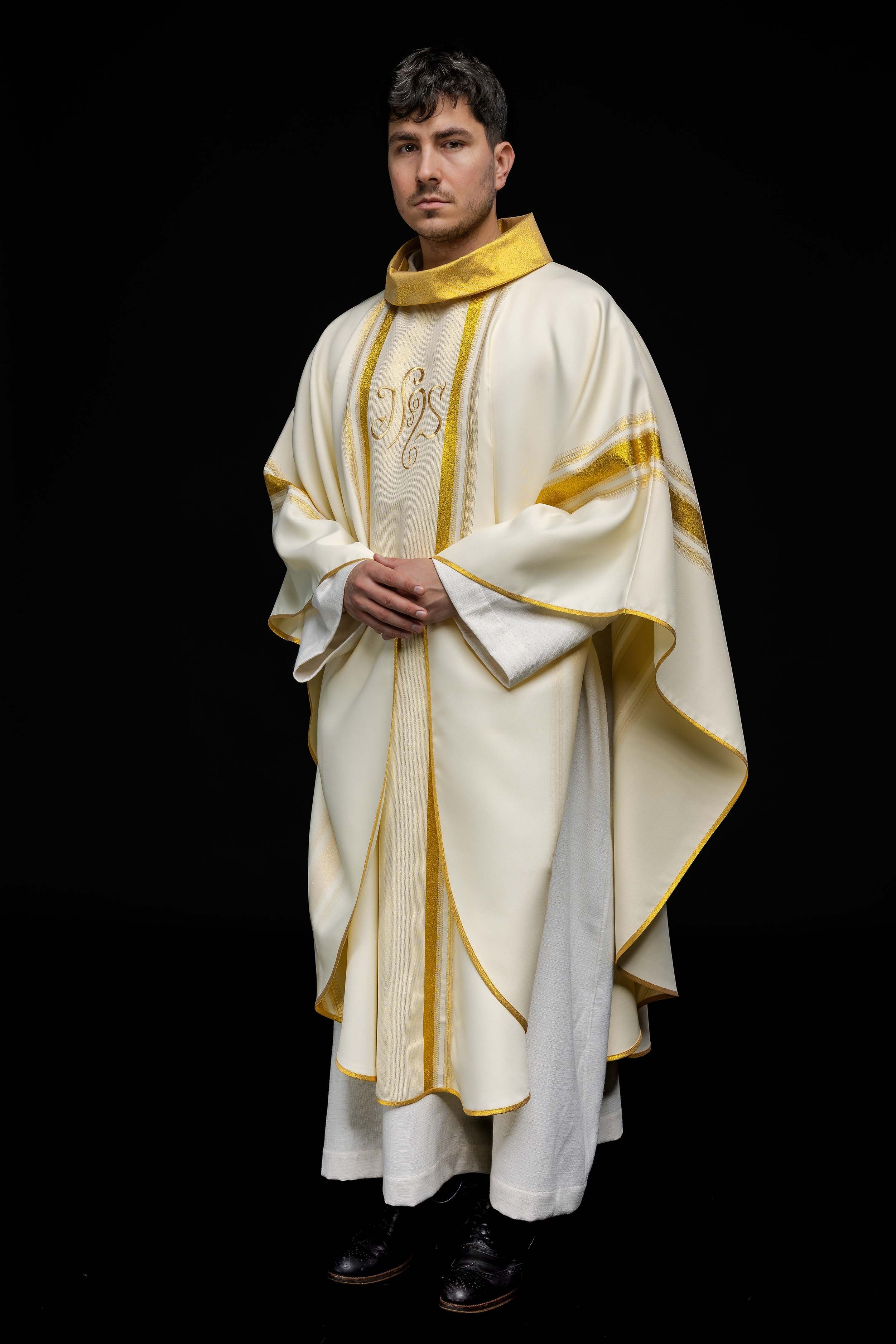 paramentos litúrgicos sacerdotais - casulas - estolas - capas - casulas.pt