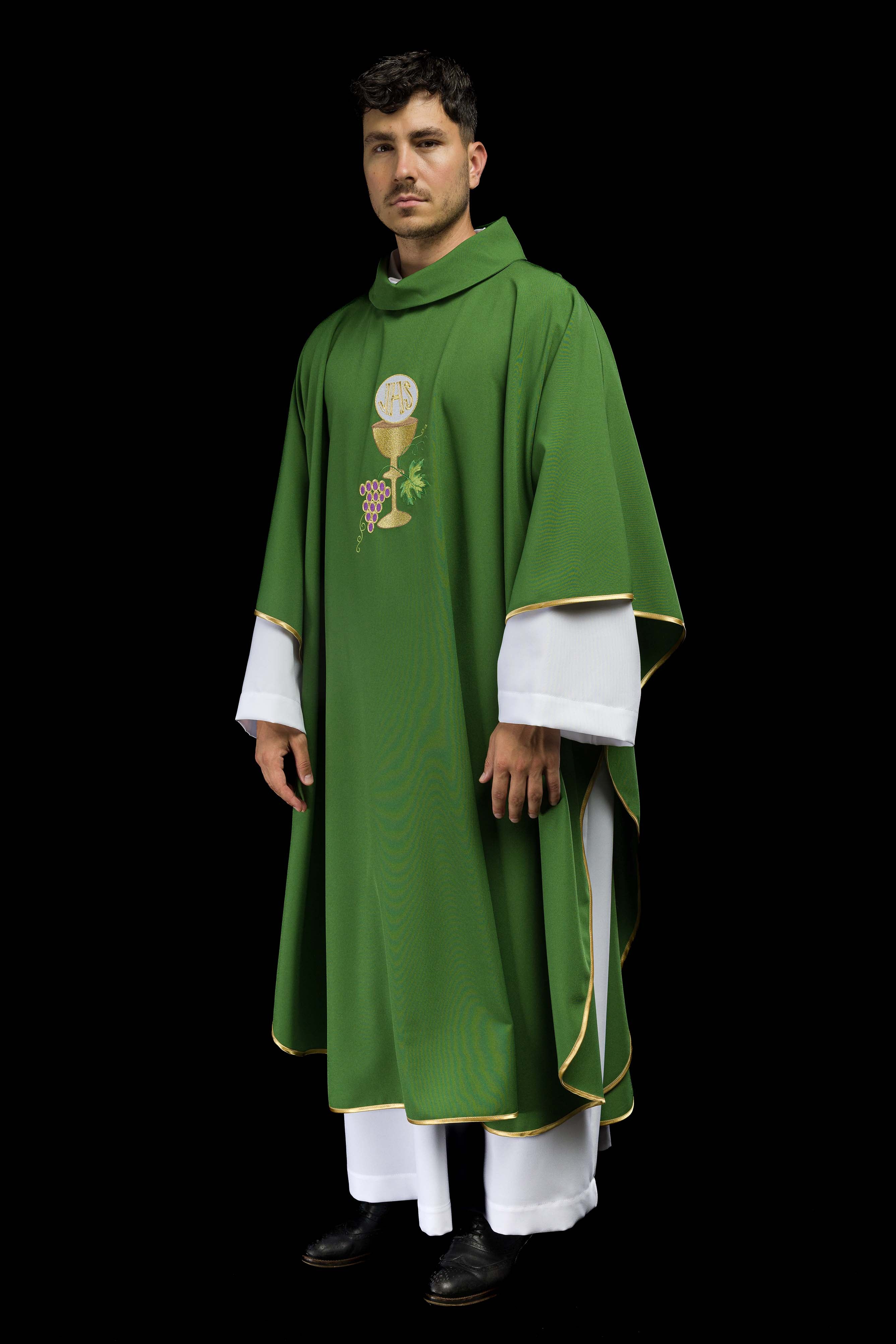 Casula verde com bordado de Cálice e Uvas