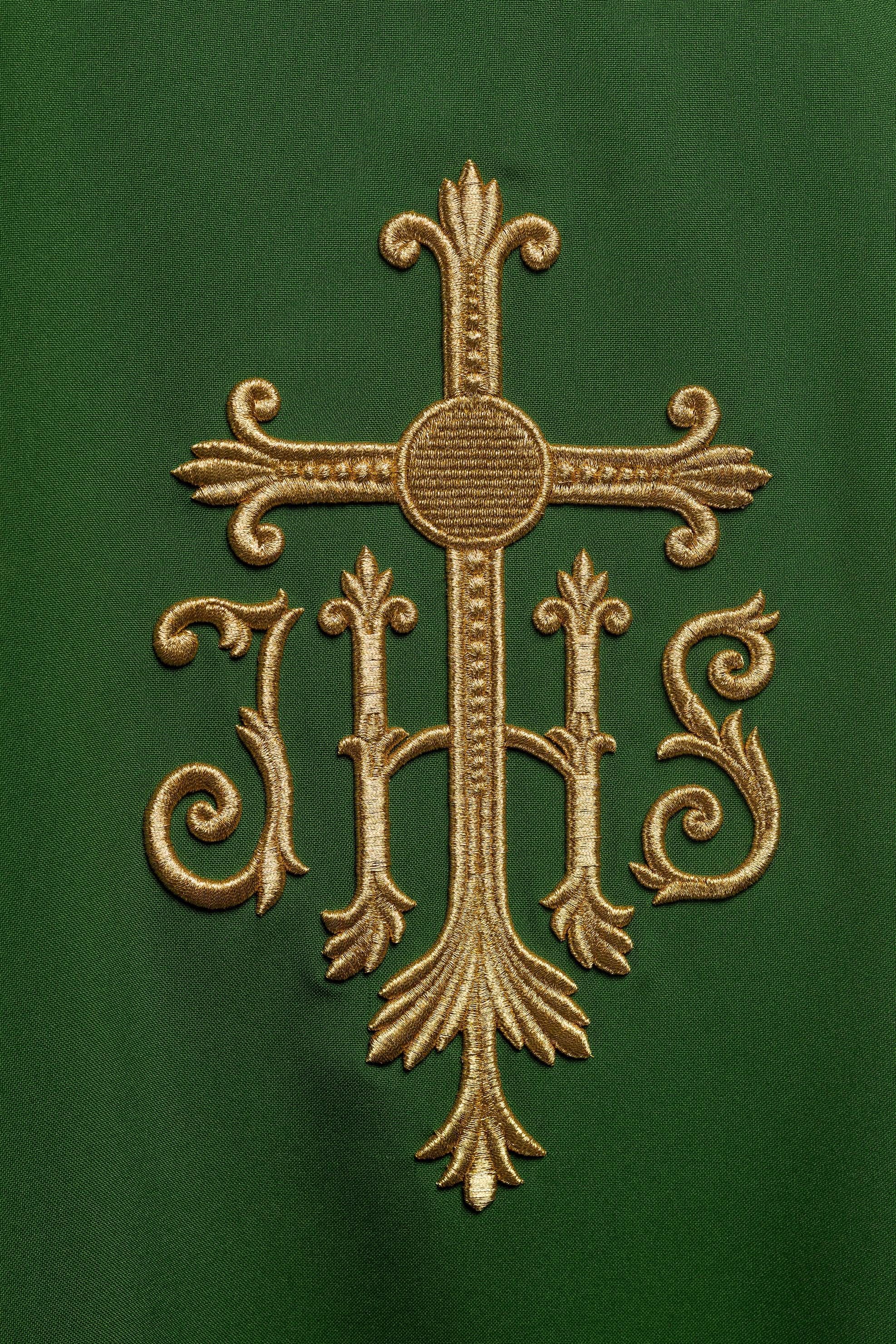 Casula verde com bordado IHS convexo