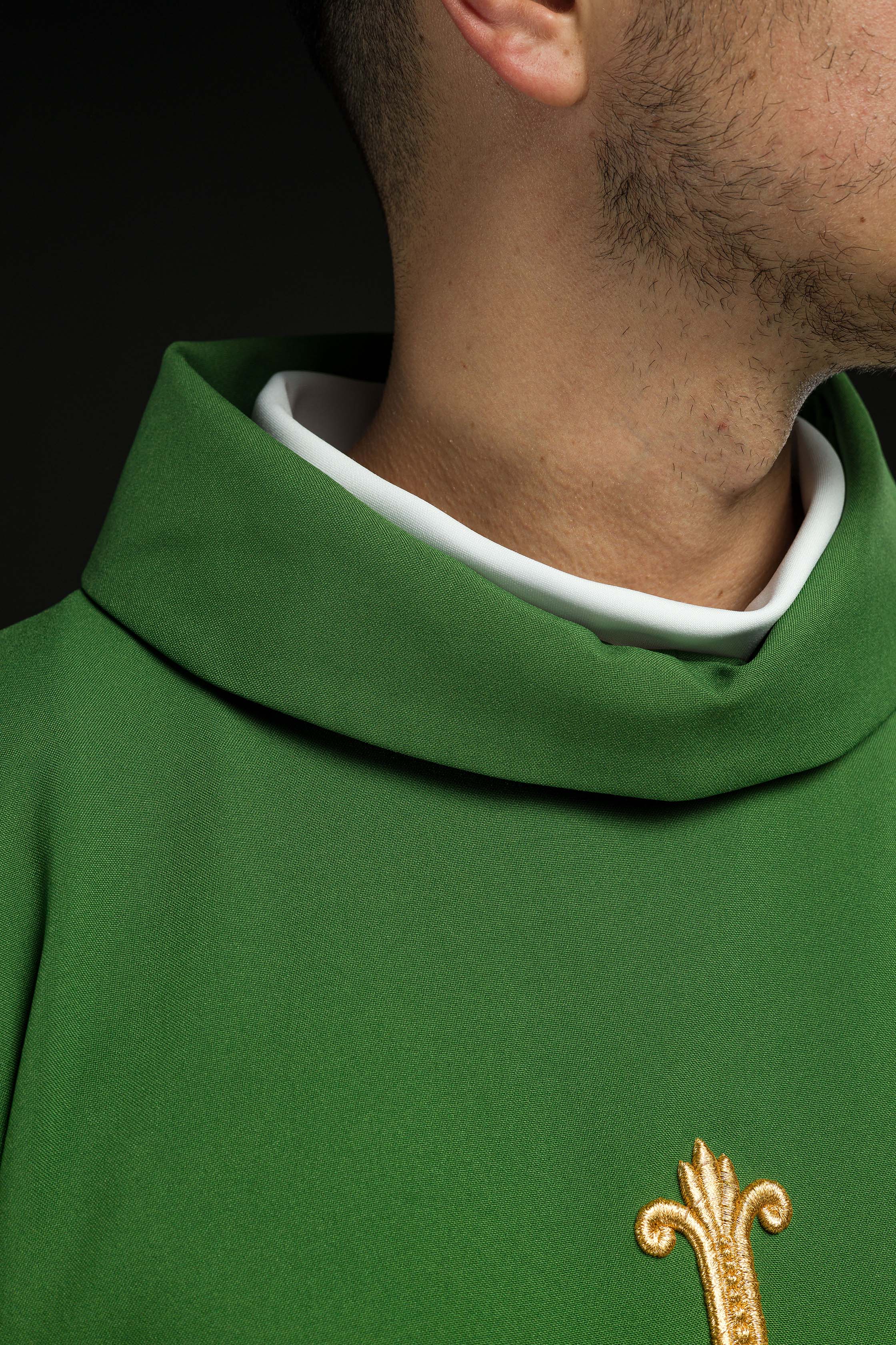 Casula verde com bordado IHS convexo