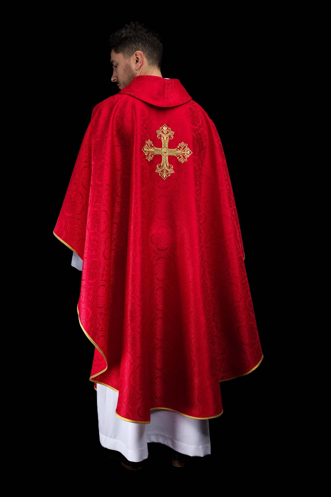 Casulla roja con cruz de tejido jacquard