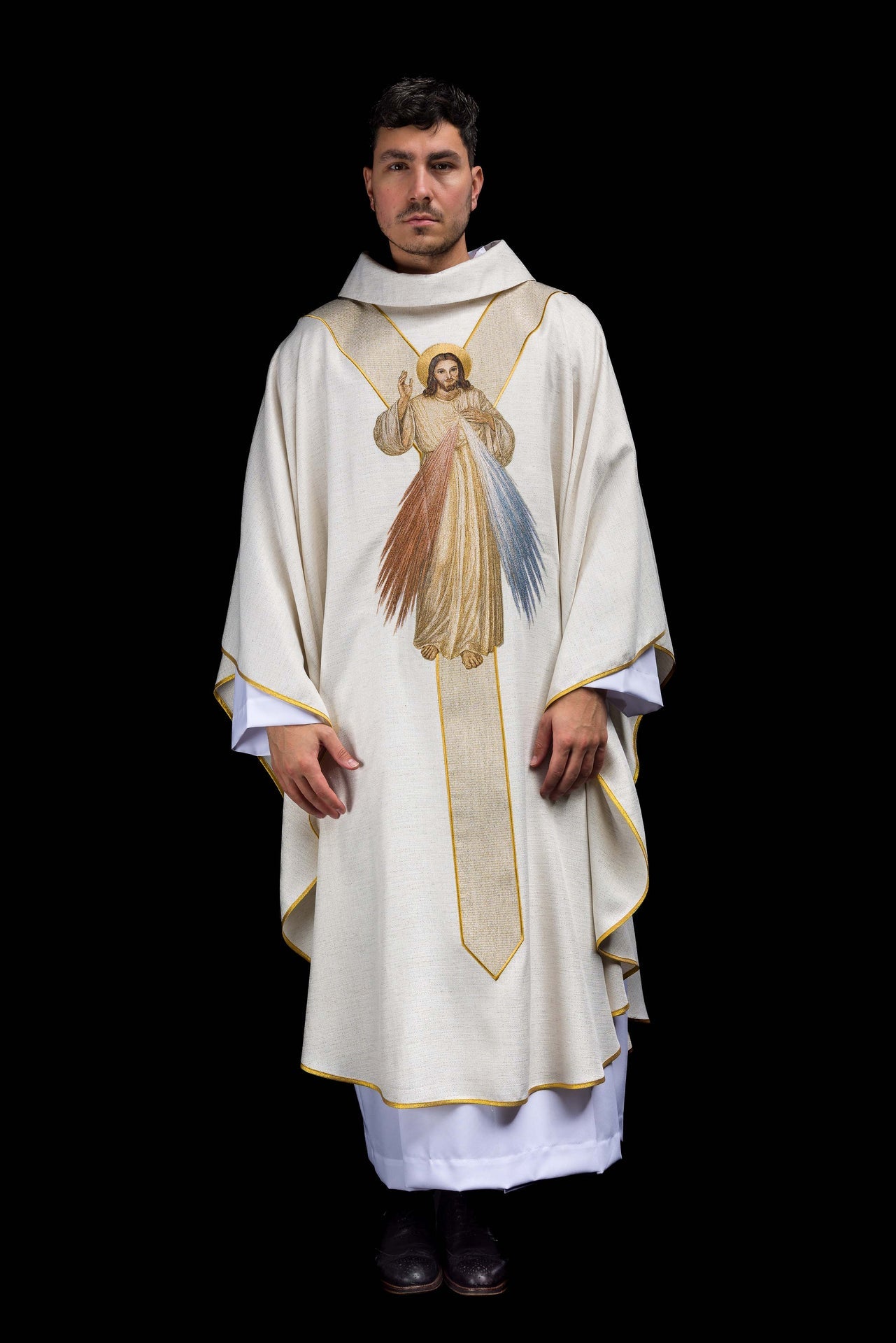 Casulla bordada con la imagen de Jesús Misericordioso color ecru