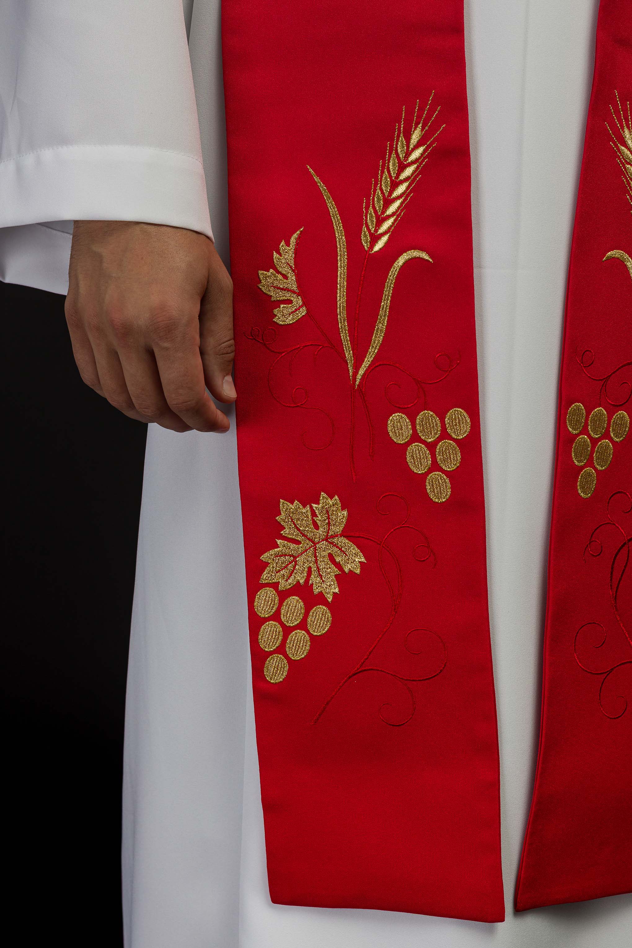 Estola sacerdotal bordada uvas e espigas em vermelho