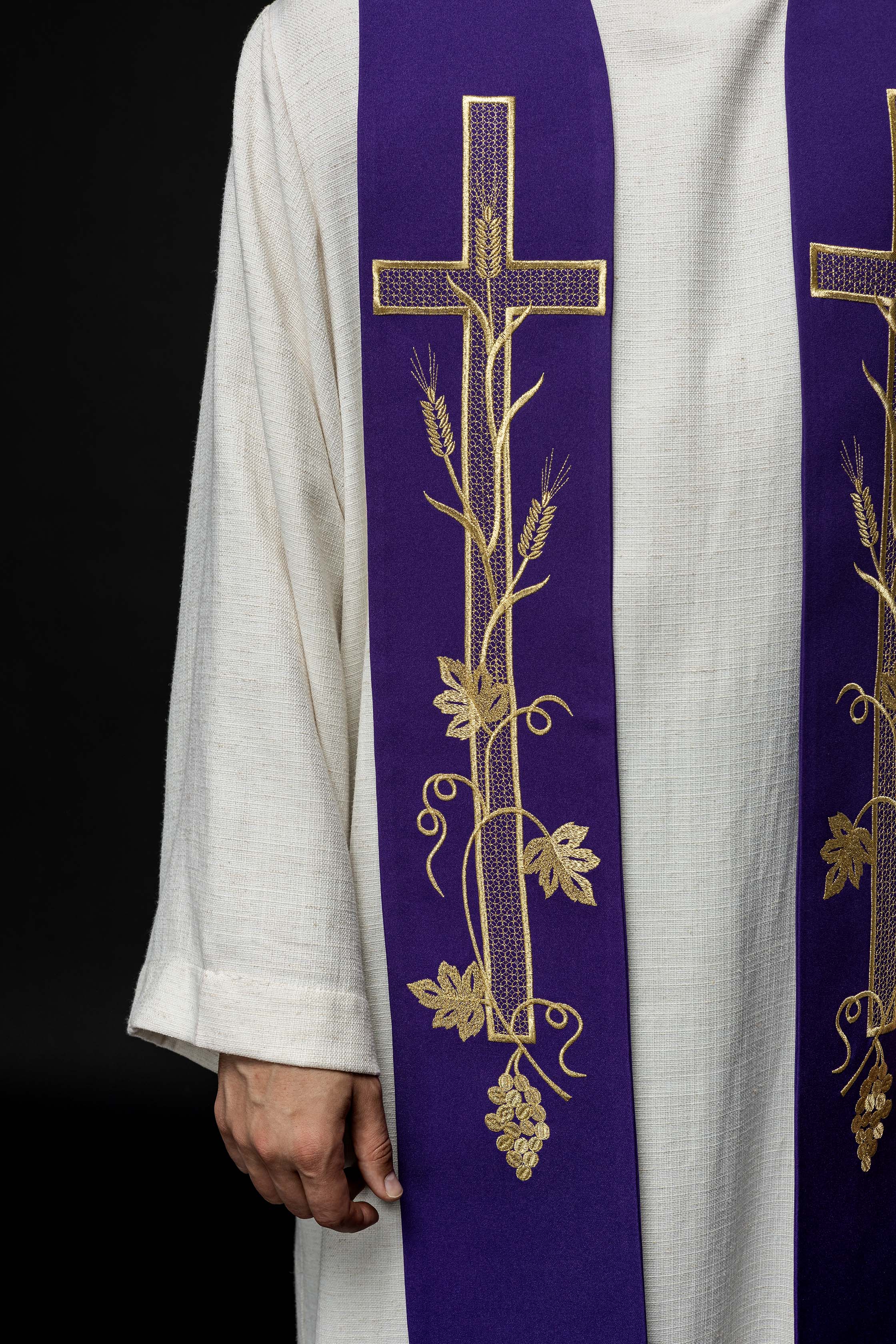 Estola sacerdotal roxa bordada com cruz