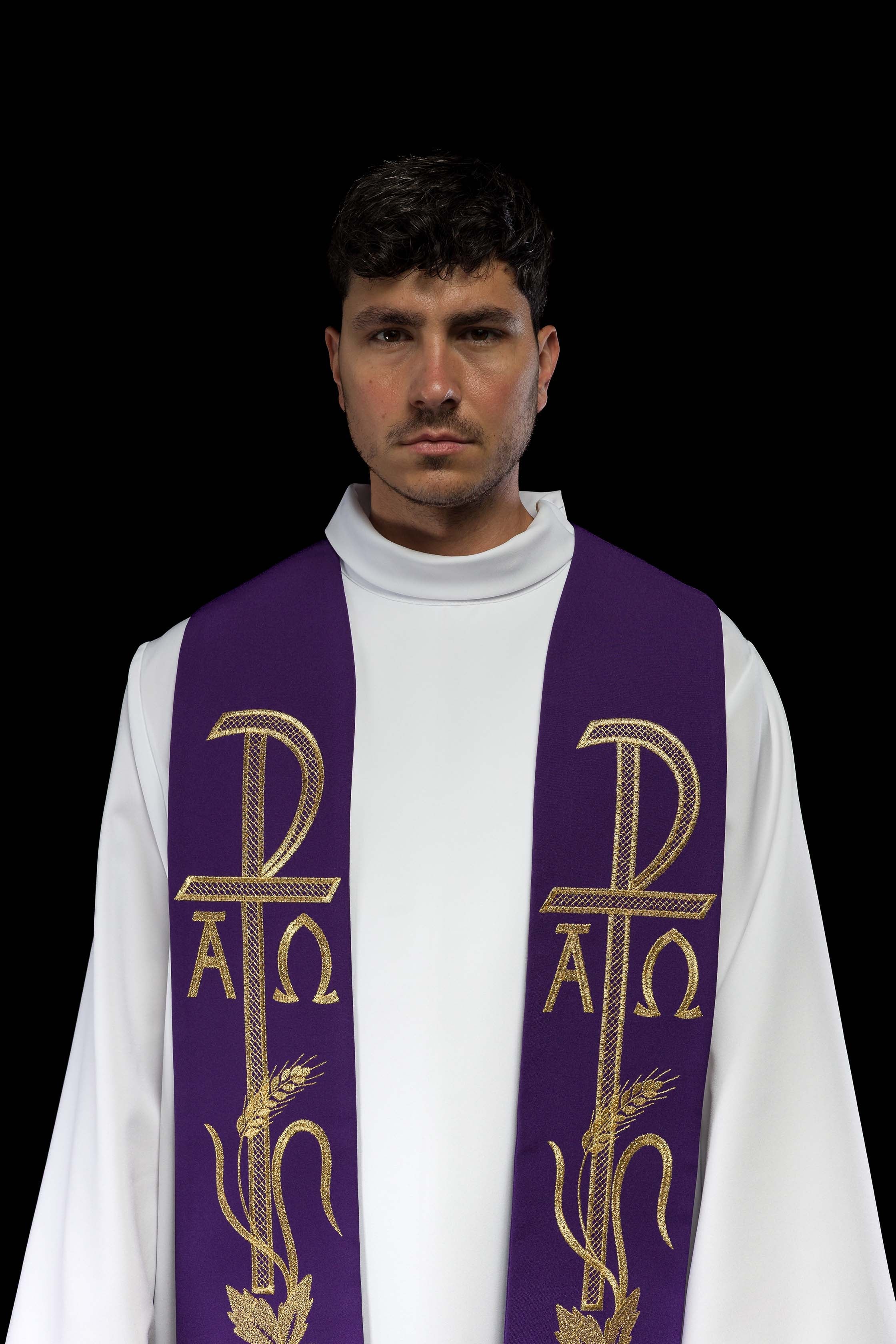 Estola sacerdotal roxa bordada Alfa e Ômega