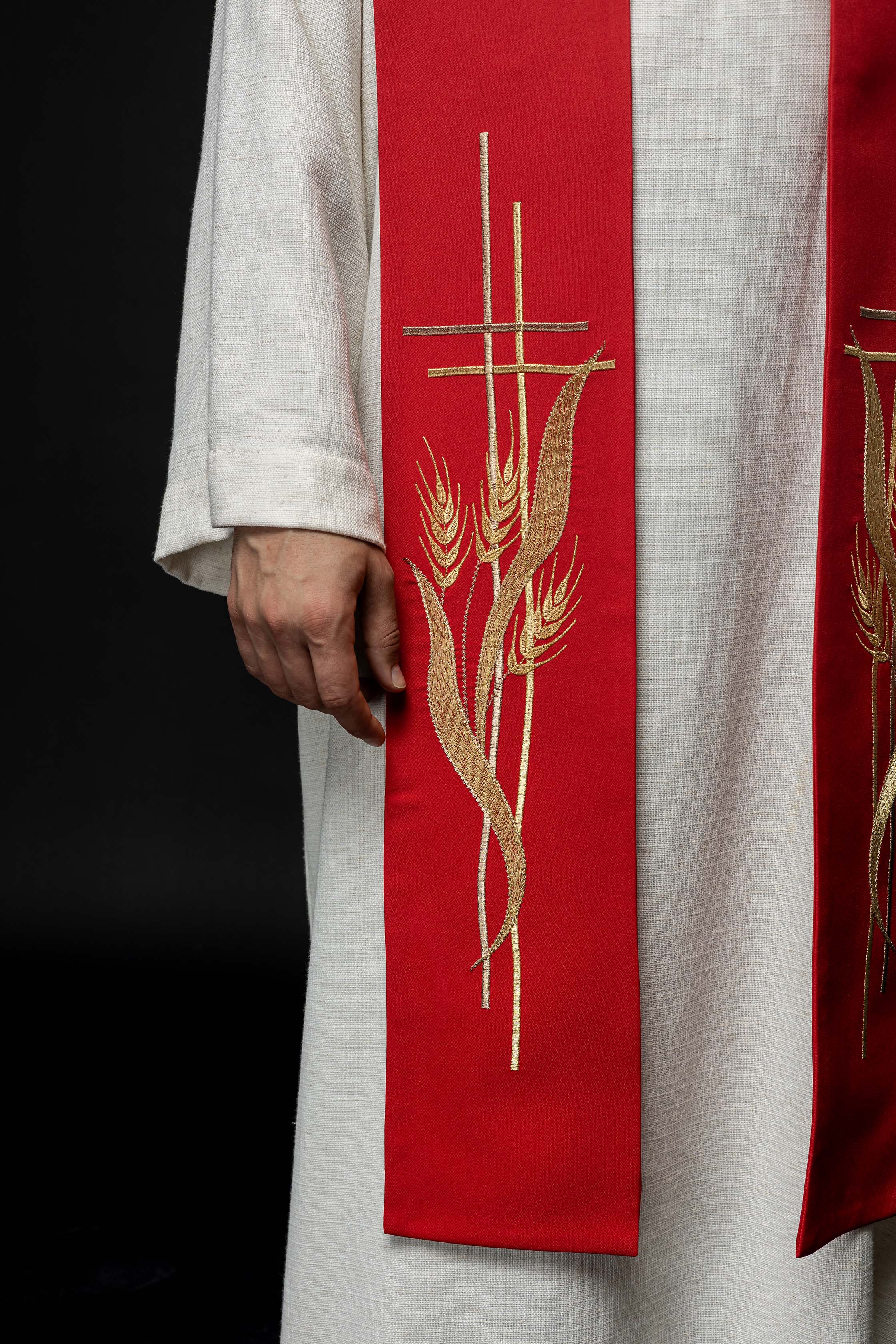 Estola sacerdotal vermelha bordada