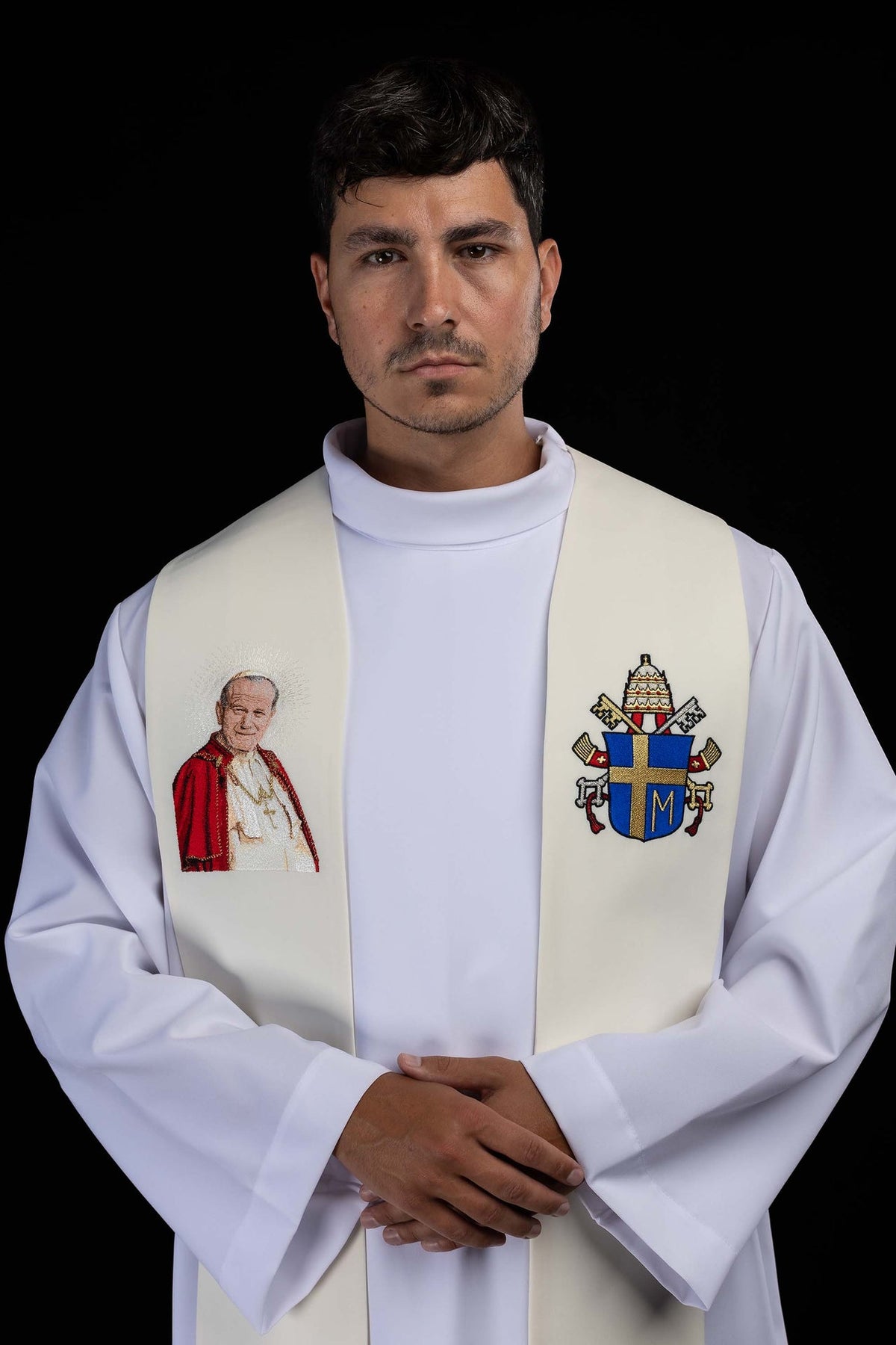 Estola bordada en color marfil con la imagen de Juan Pablo II