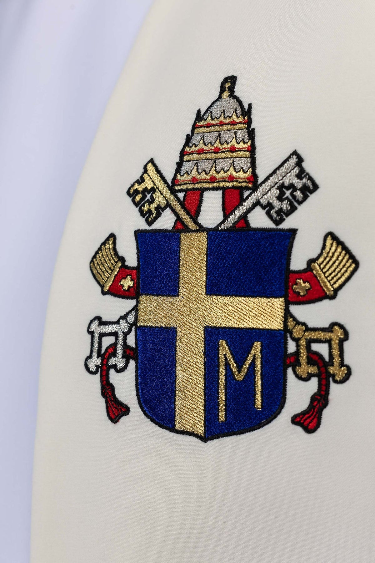 Estola bordada en color marfil con la imagen de Juan Pablo II