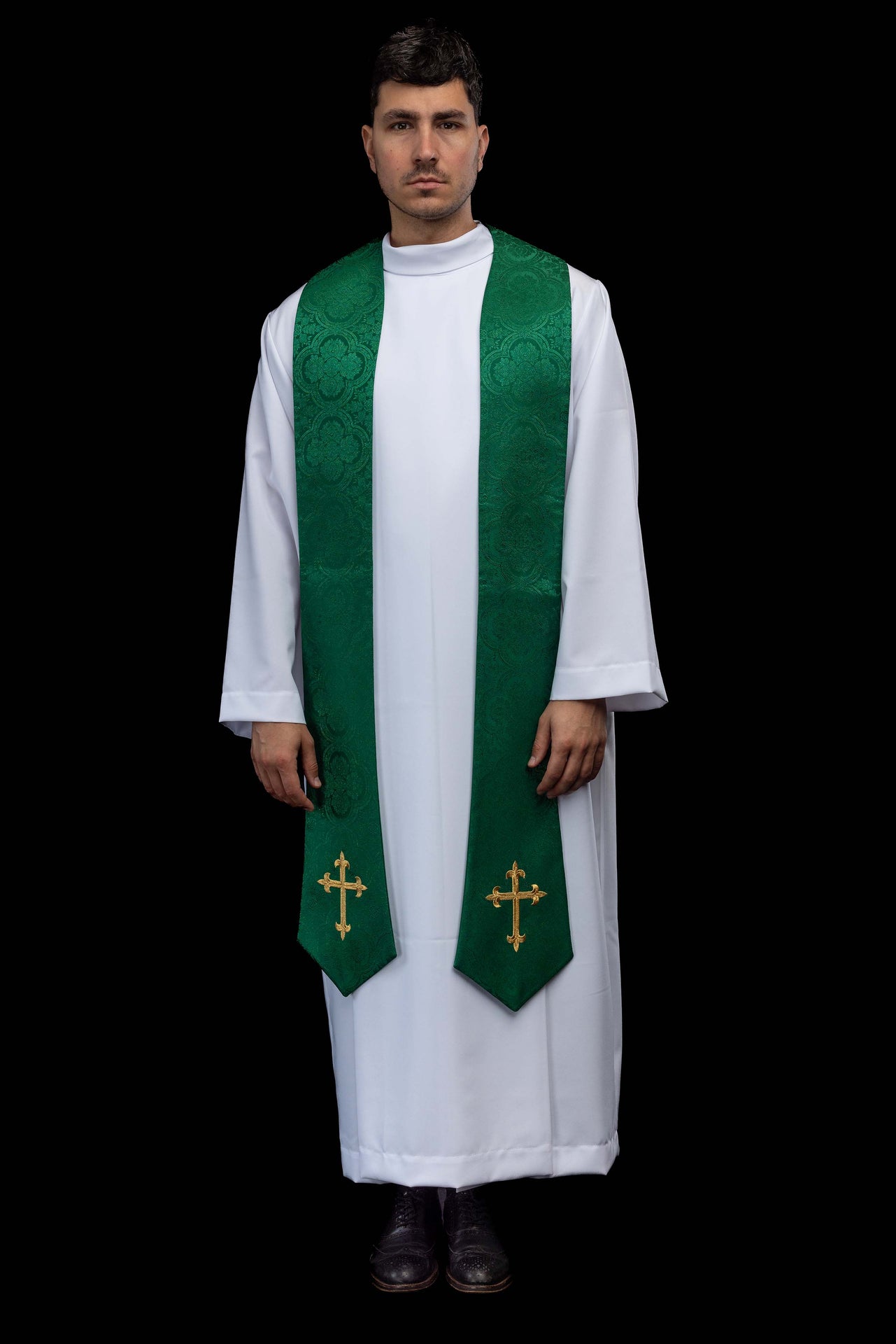 Estola bordada con motivo de la Cruz tejido jacquard verde