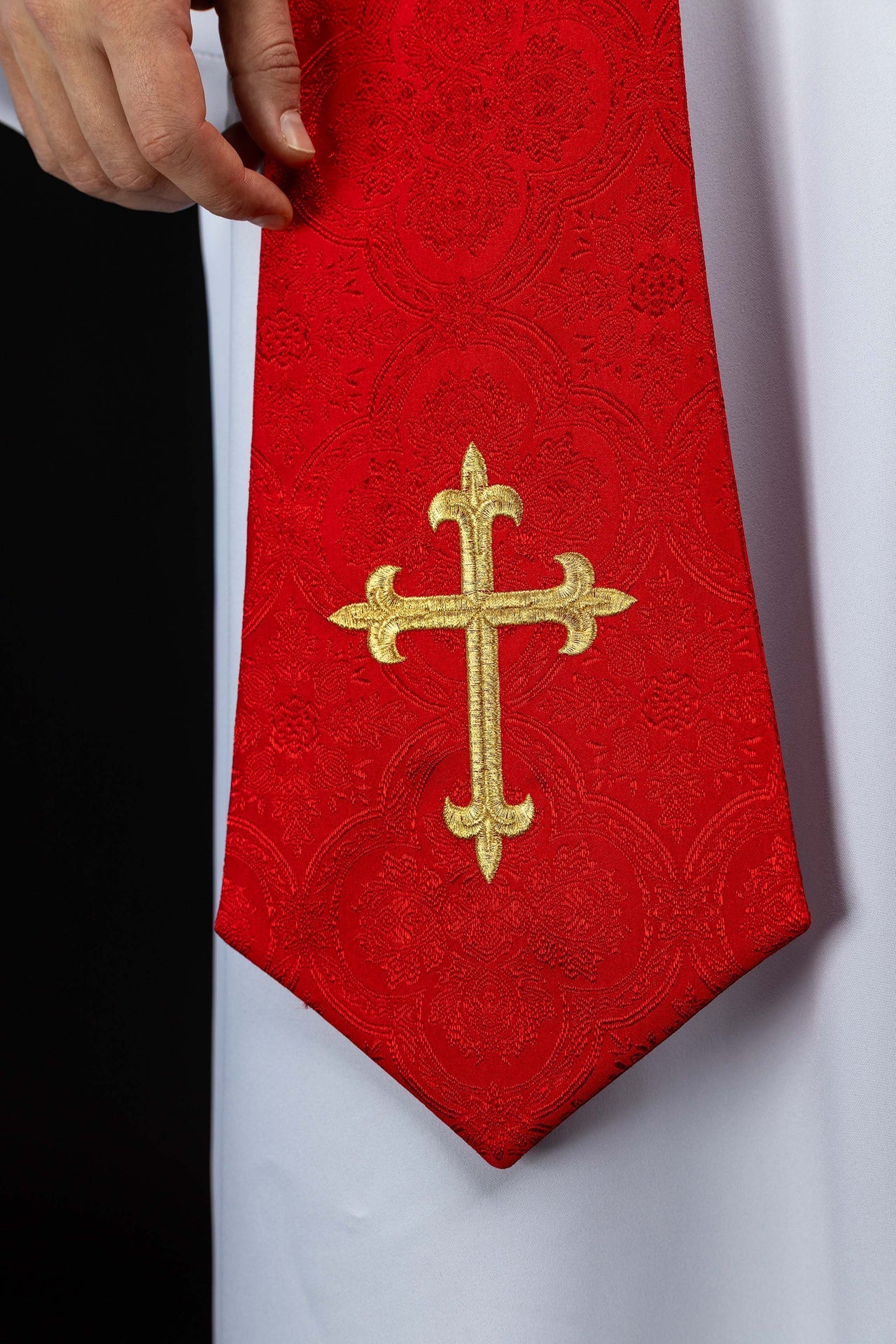 Estola bordada con motivo de la Cruz tejido jacquard rojo