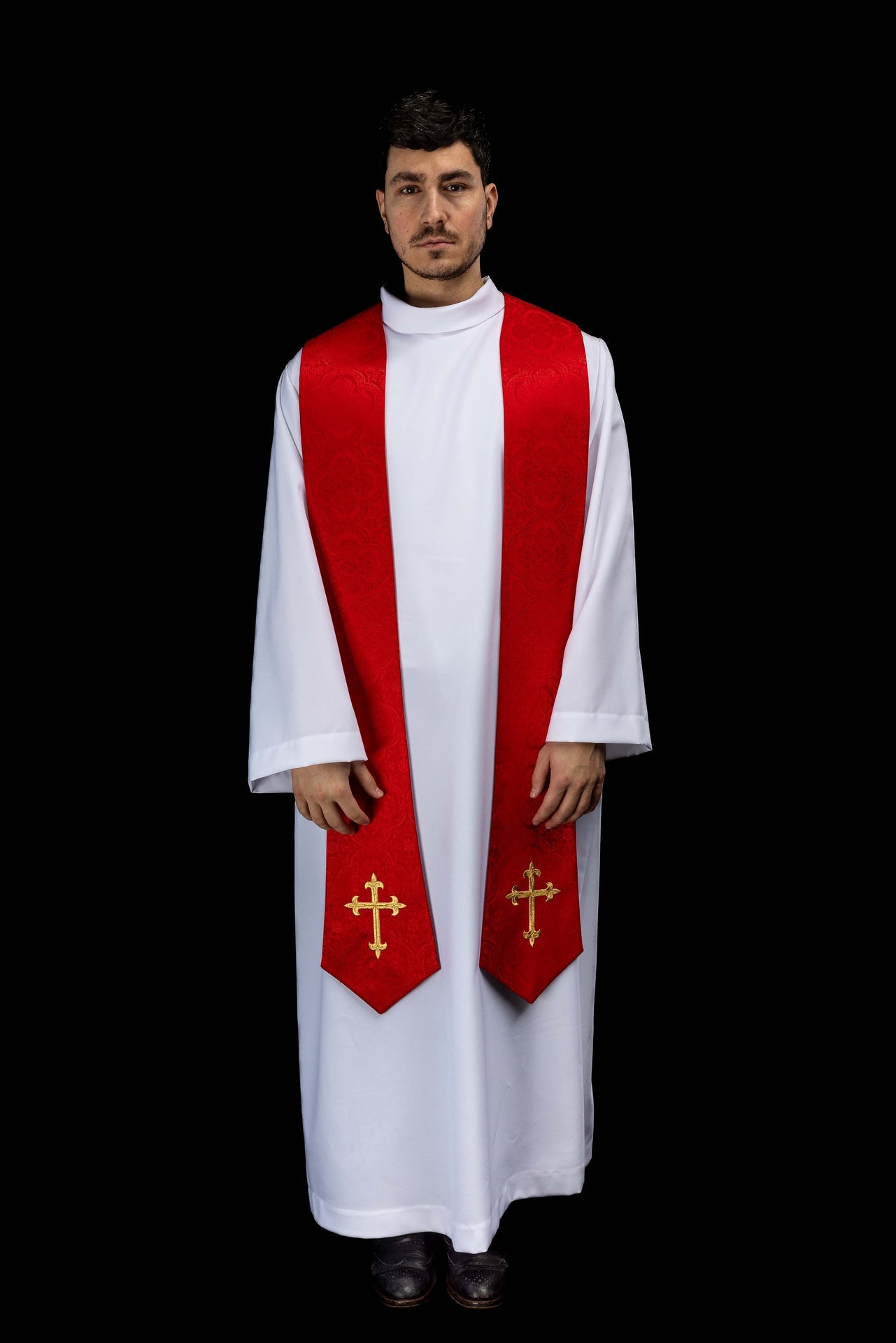 Estola bordada con motivo de la Cruz tejido jacquard rojo