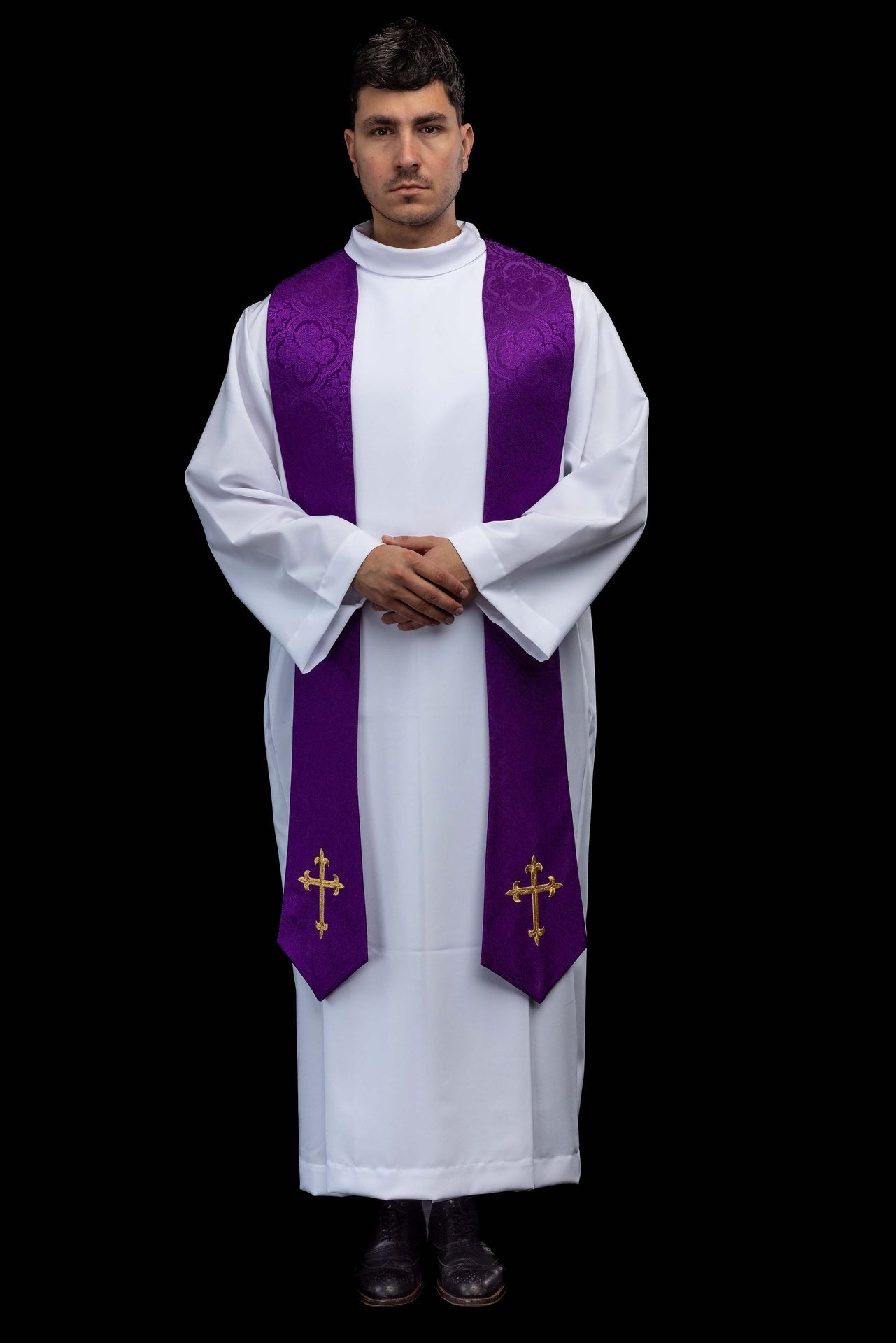 Estola bordada con motivo de la Cruz tejido jacquard morado