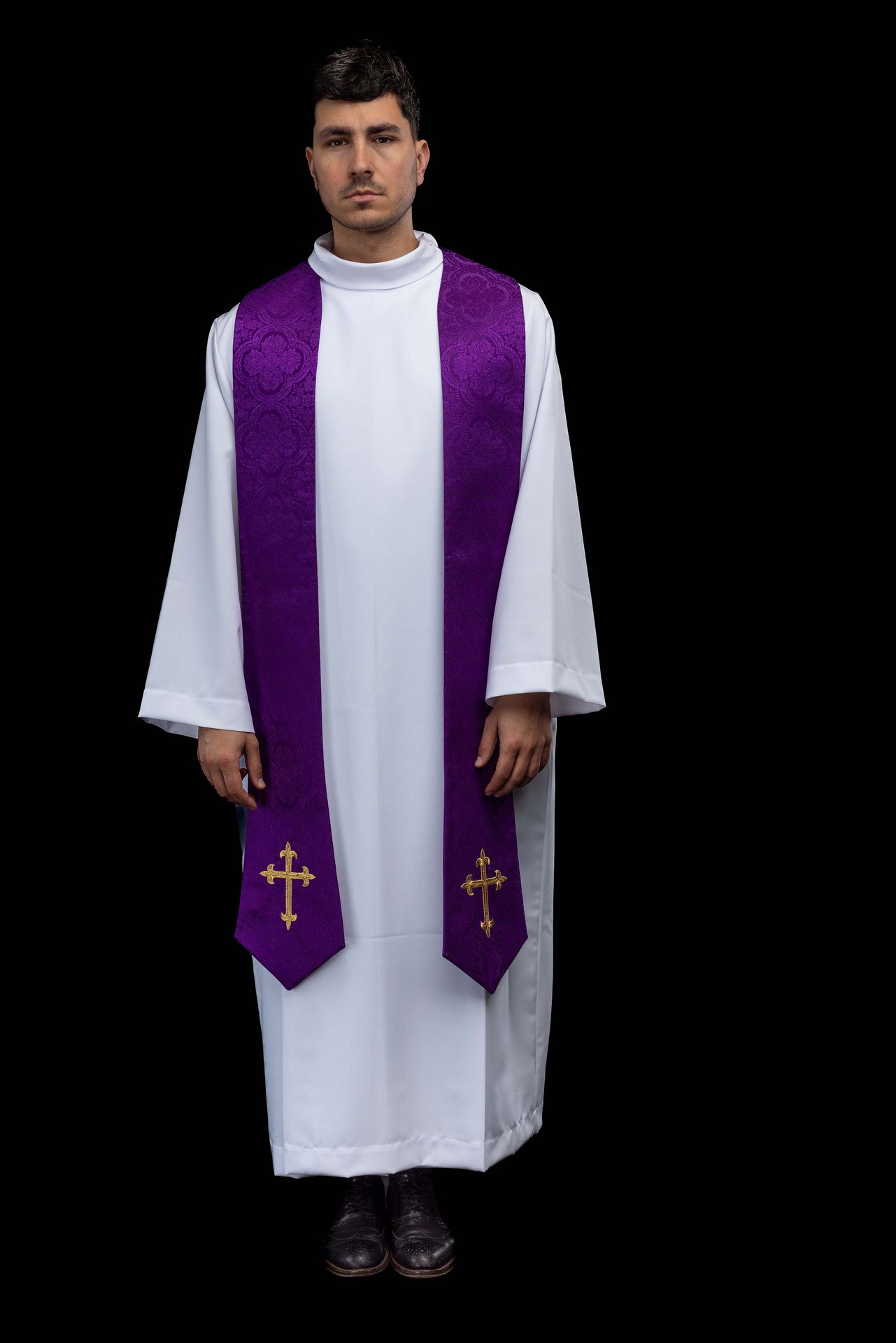 Estola bordada con motivo de la Cruz tejido jacquard morado