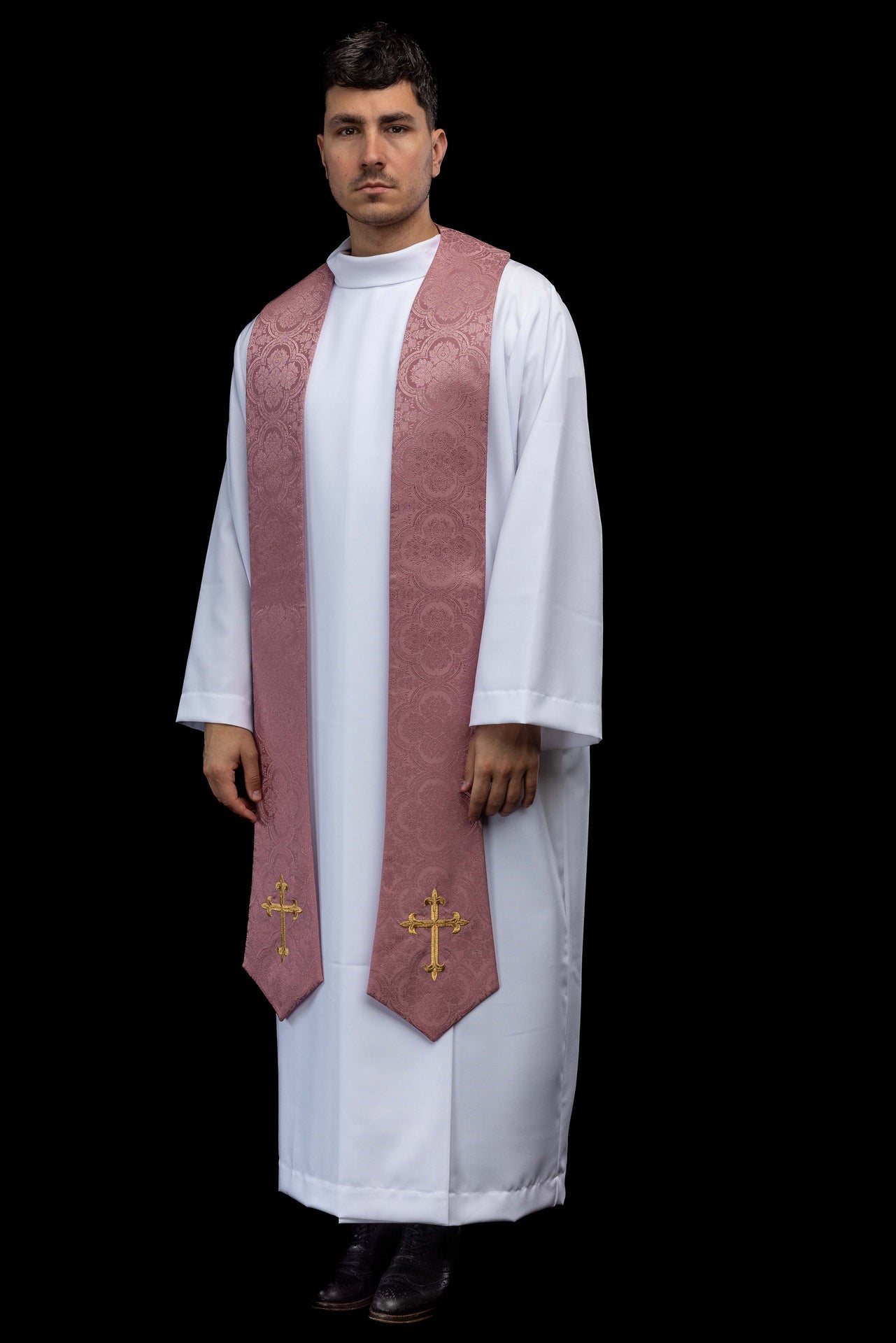 Estola bordada con motivo de la Cruz tejido jacquard rosa
