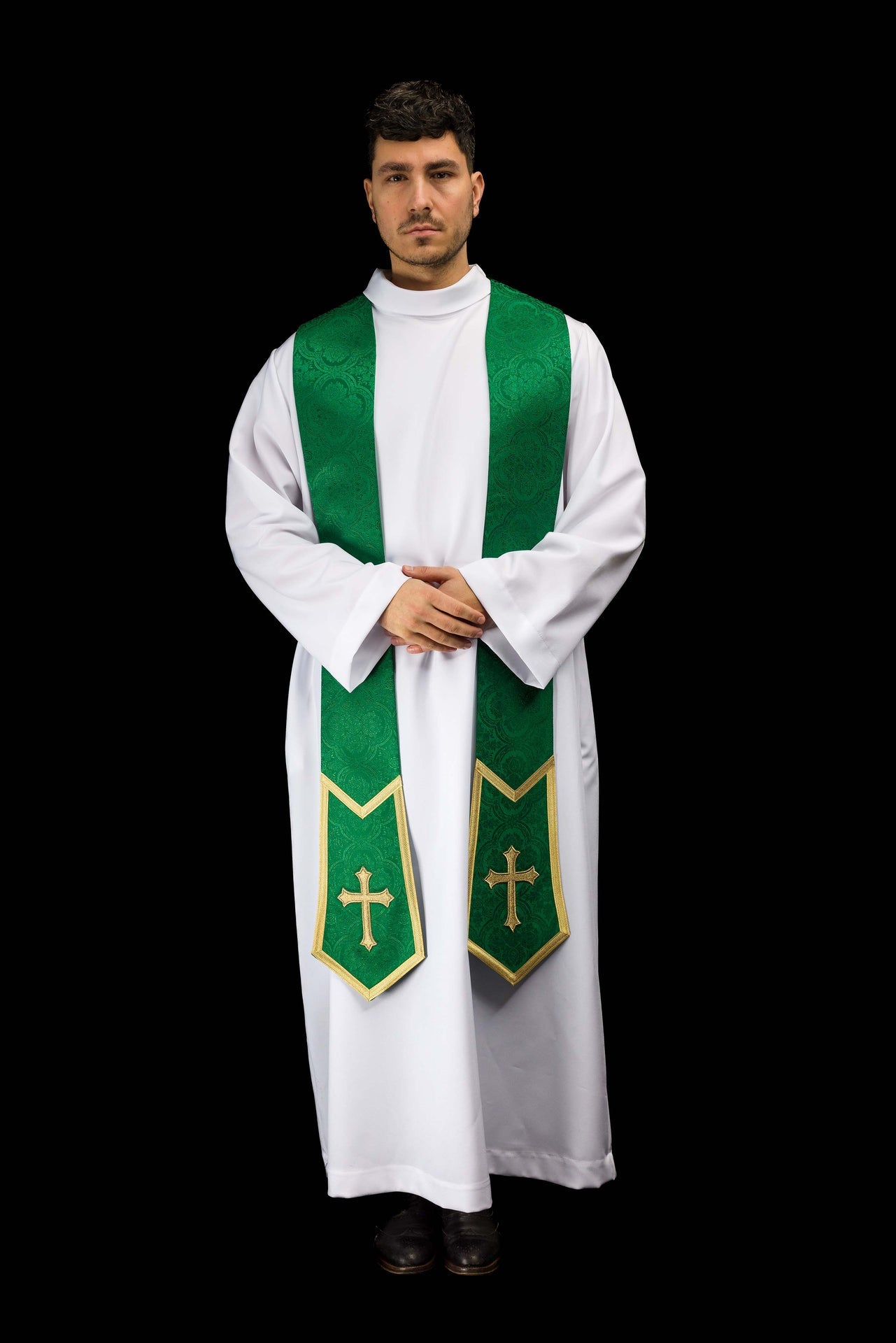 Estola bordada con motivo de Cruz en tejido jacquard verde