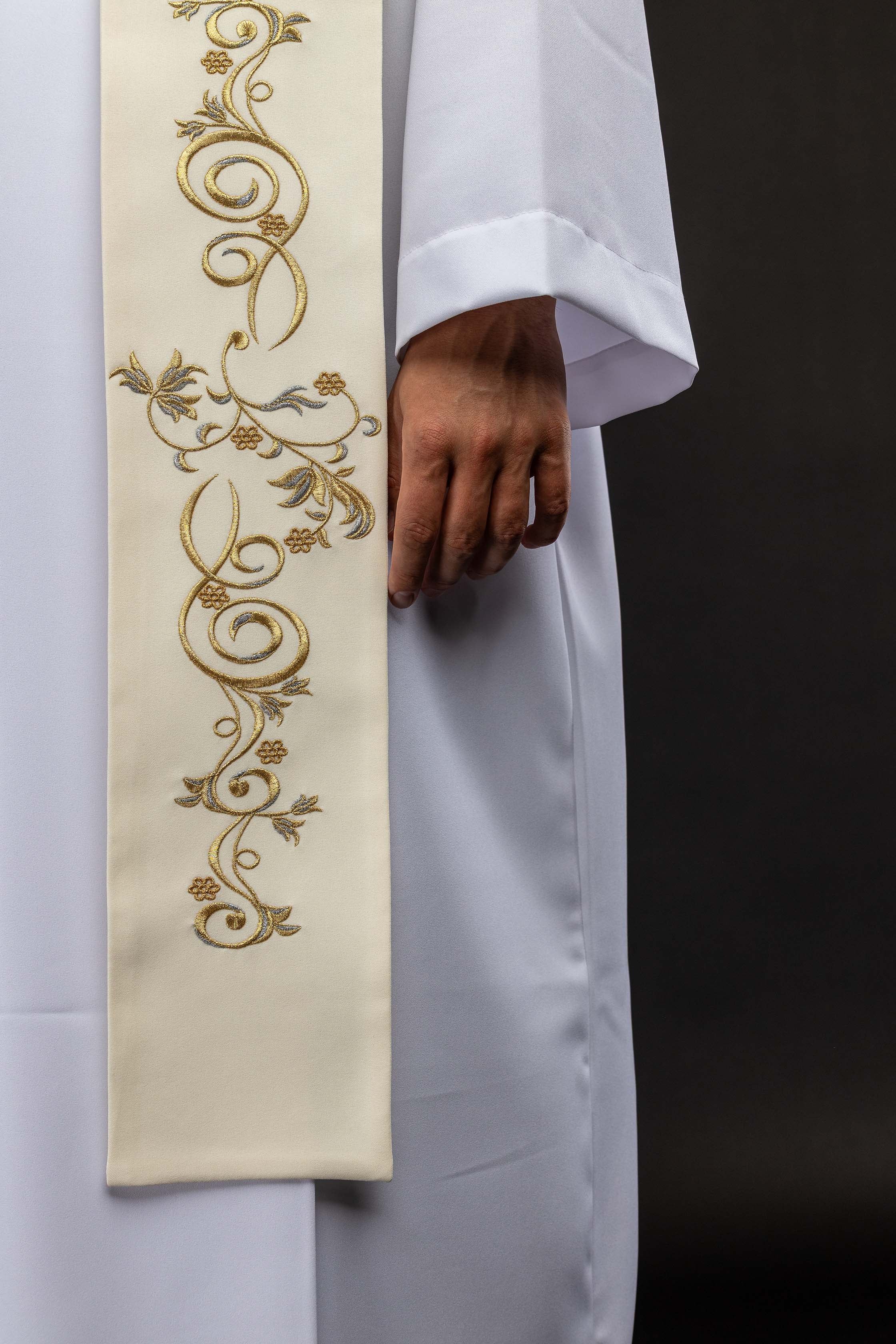 Estola bordada con la imagen de Nuestra Señora de Fátima