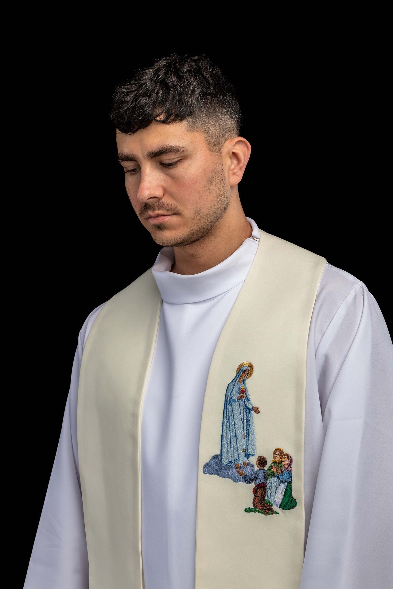 Estola bordada con la imagen de Nuestra Señora de Fátima