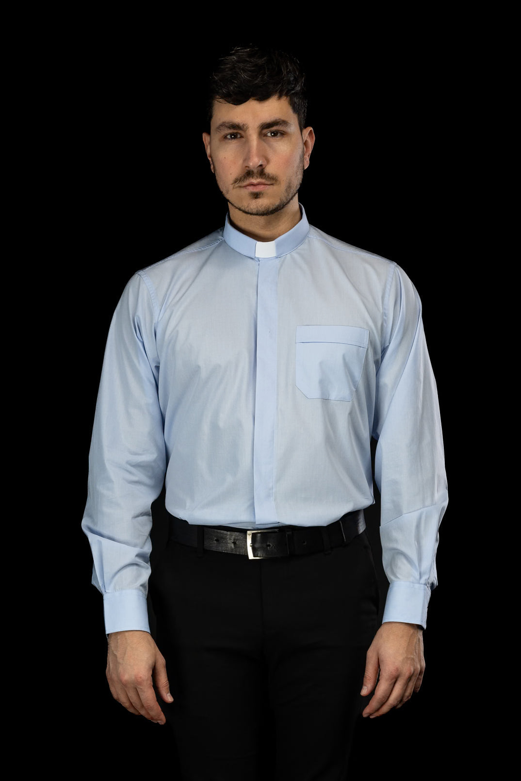 Camisa clerical azul de manga larga con alzacuello