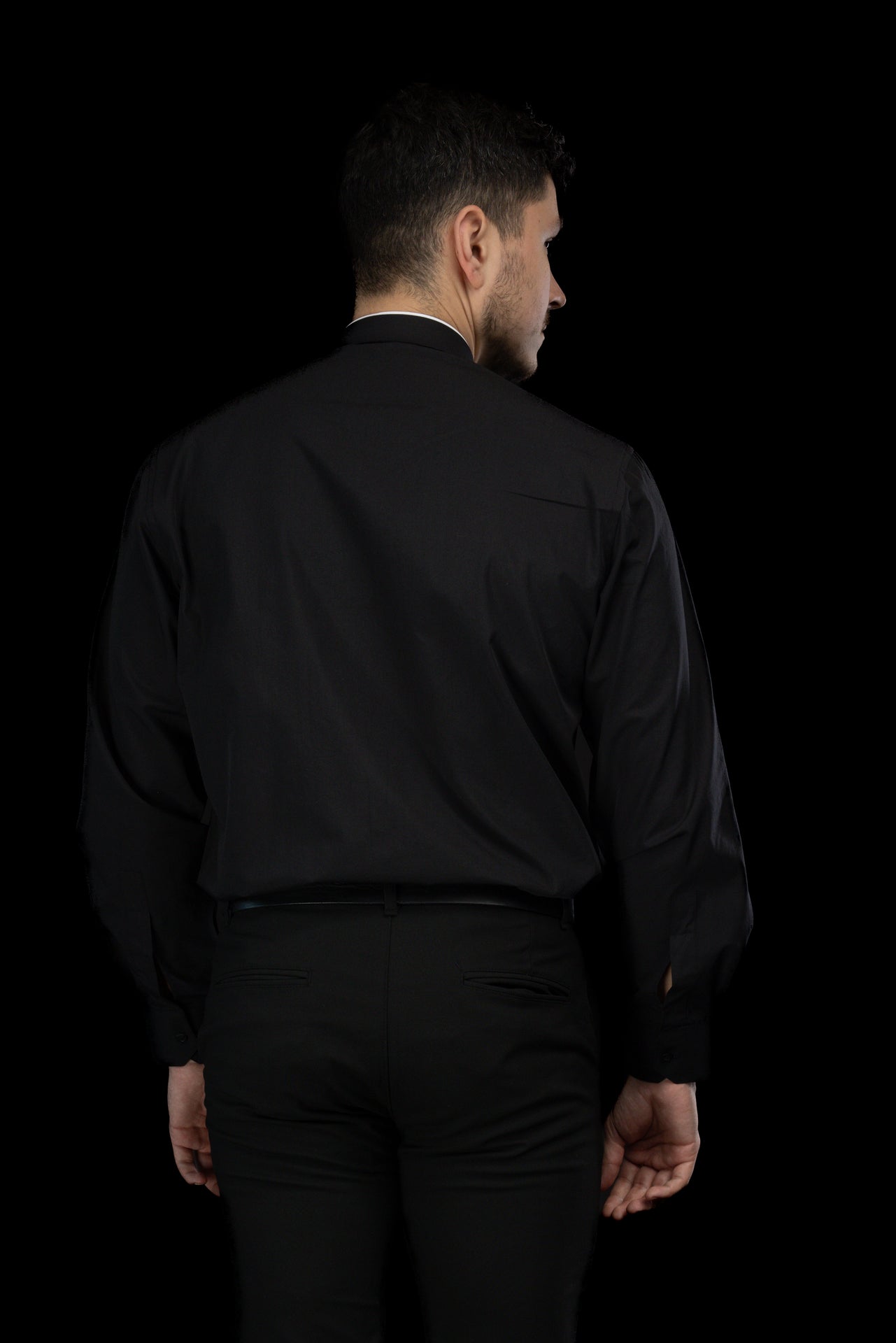 Camisa clerical romana negra de manga larga con alzacuello