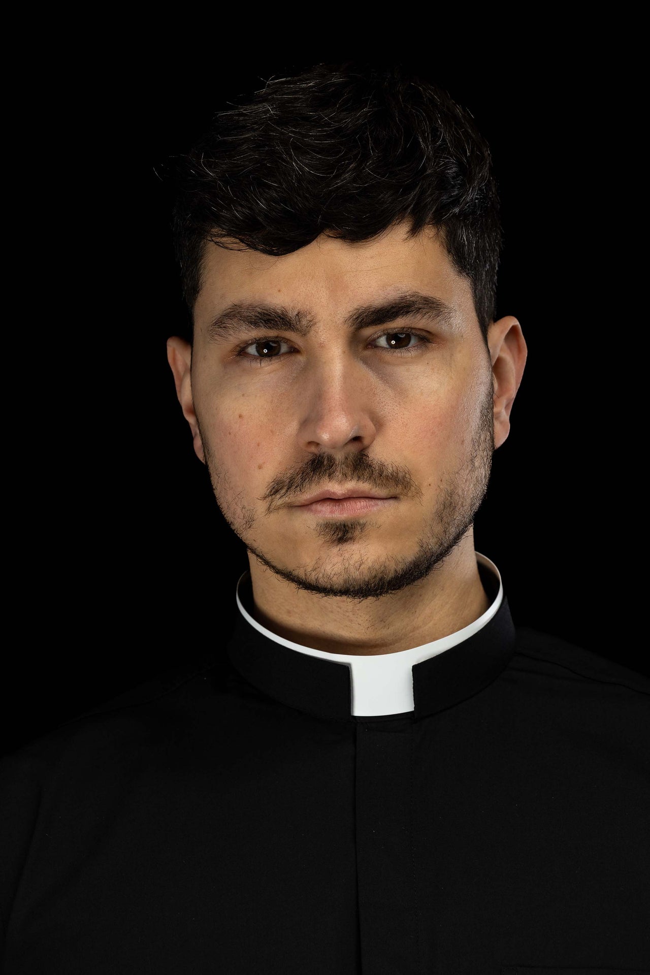 Camisa clerical romana negra de manga larga con alzacuello