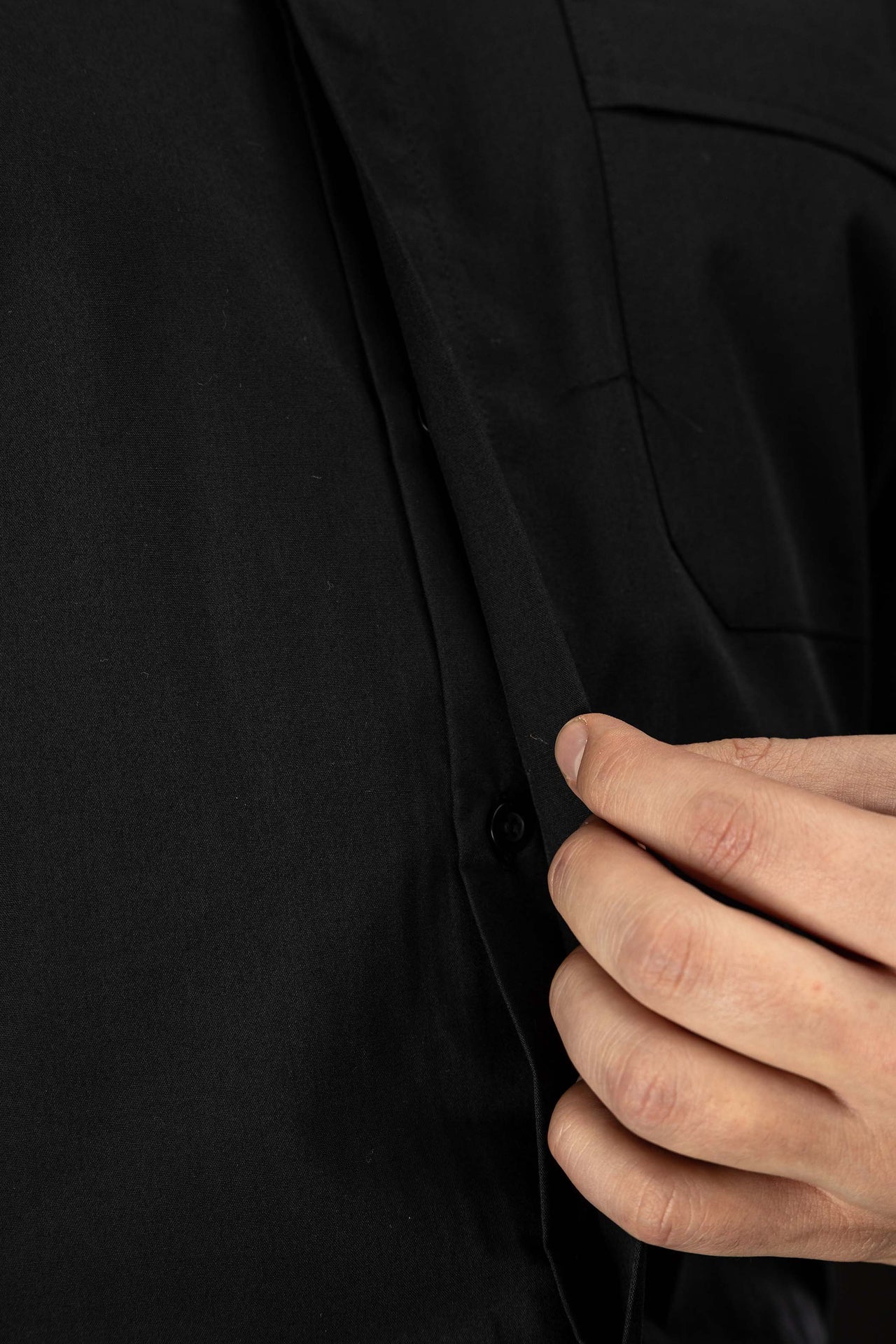 Camisa clerical romana negra de manga larga con alzacuello
