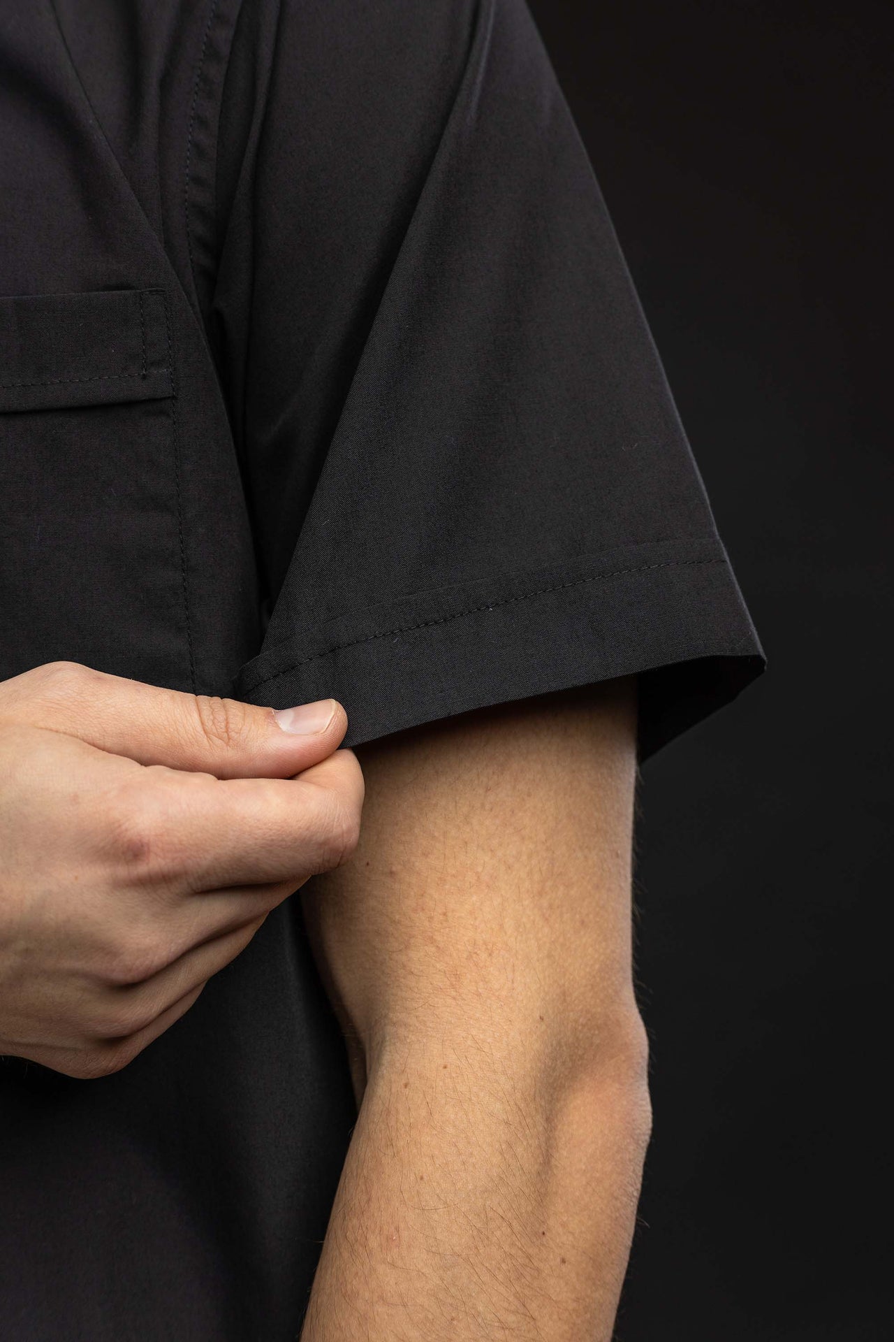 Camisa clerical romana negra de manga corta con alzacuello