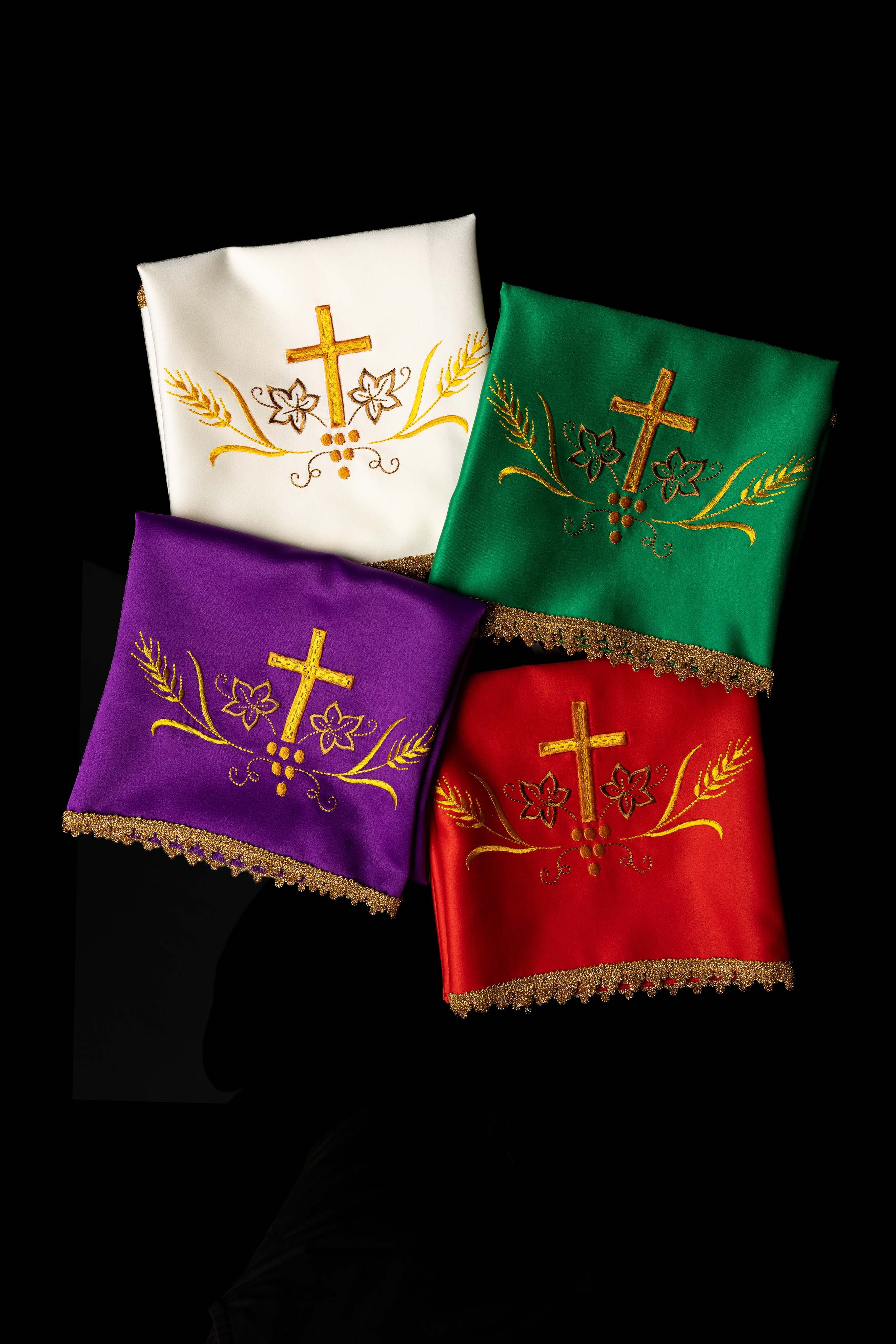 Conjunto de 4 capas de cálice com cruz bordada e espigas de trigo - quatro cores
