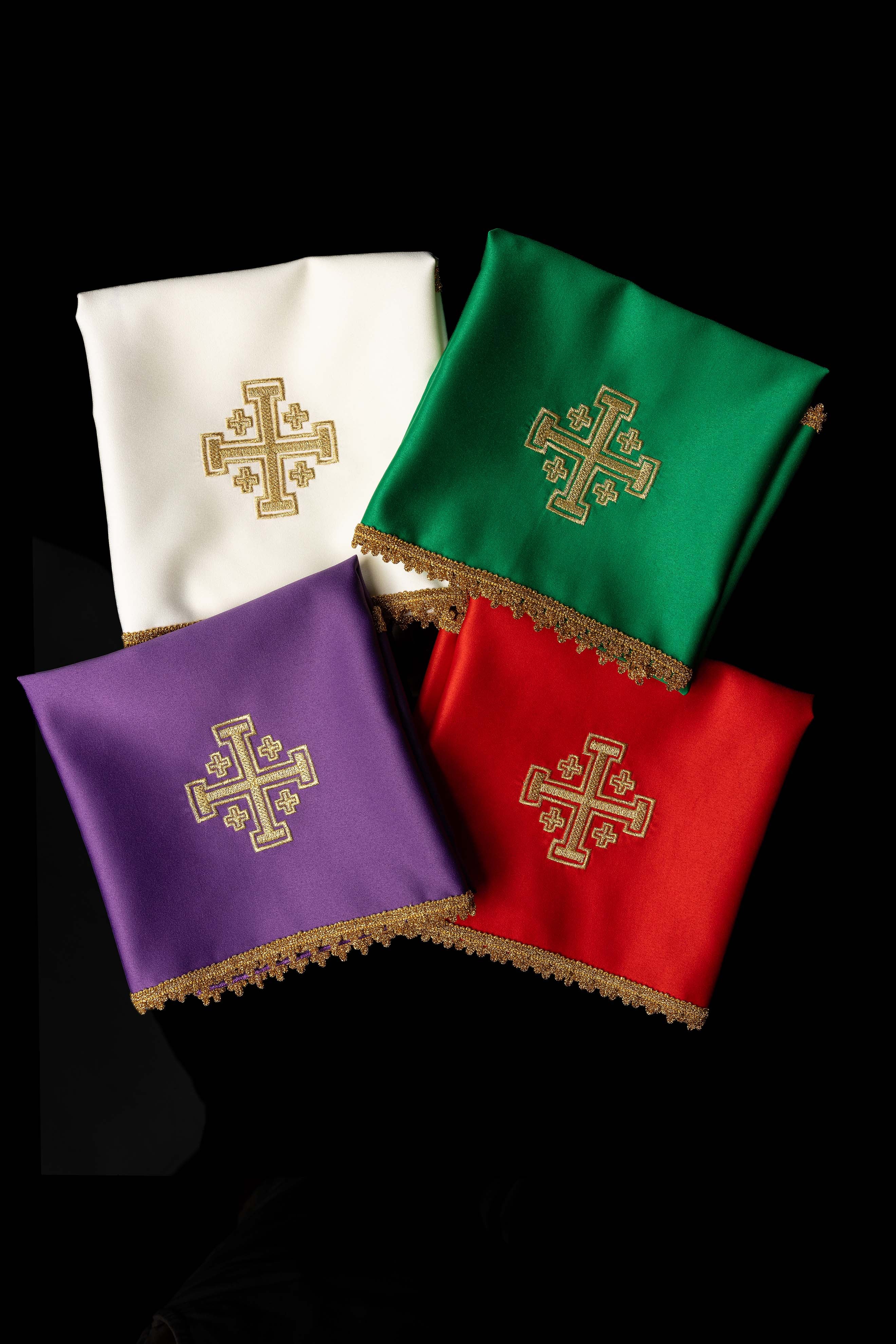 Conjunto de 4 capas de cálice com cruz de Jerusalém bordada - quatro cores