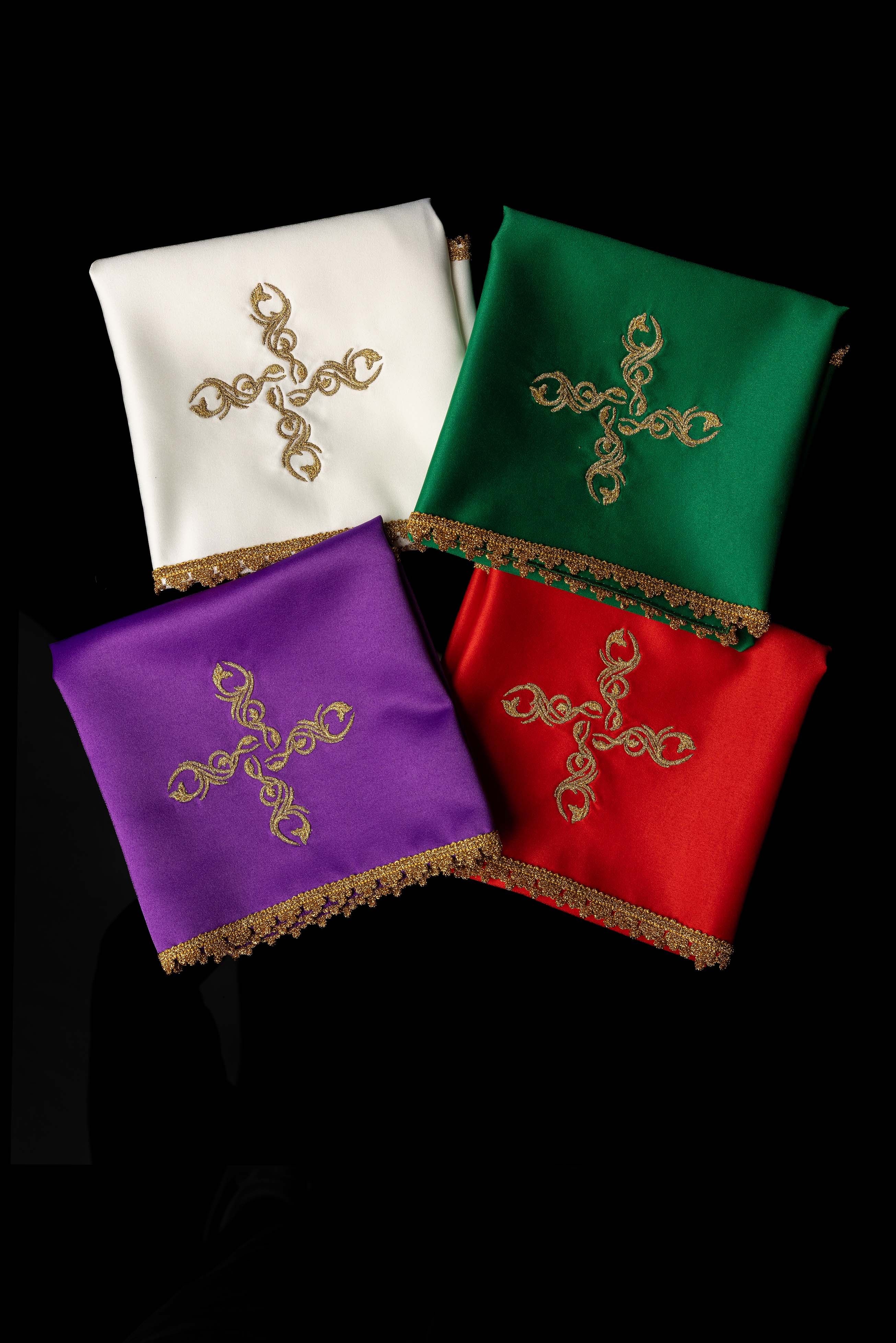 Conjunto de 4 capas de cálice bordadas - quatro cores