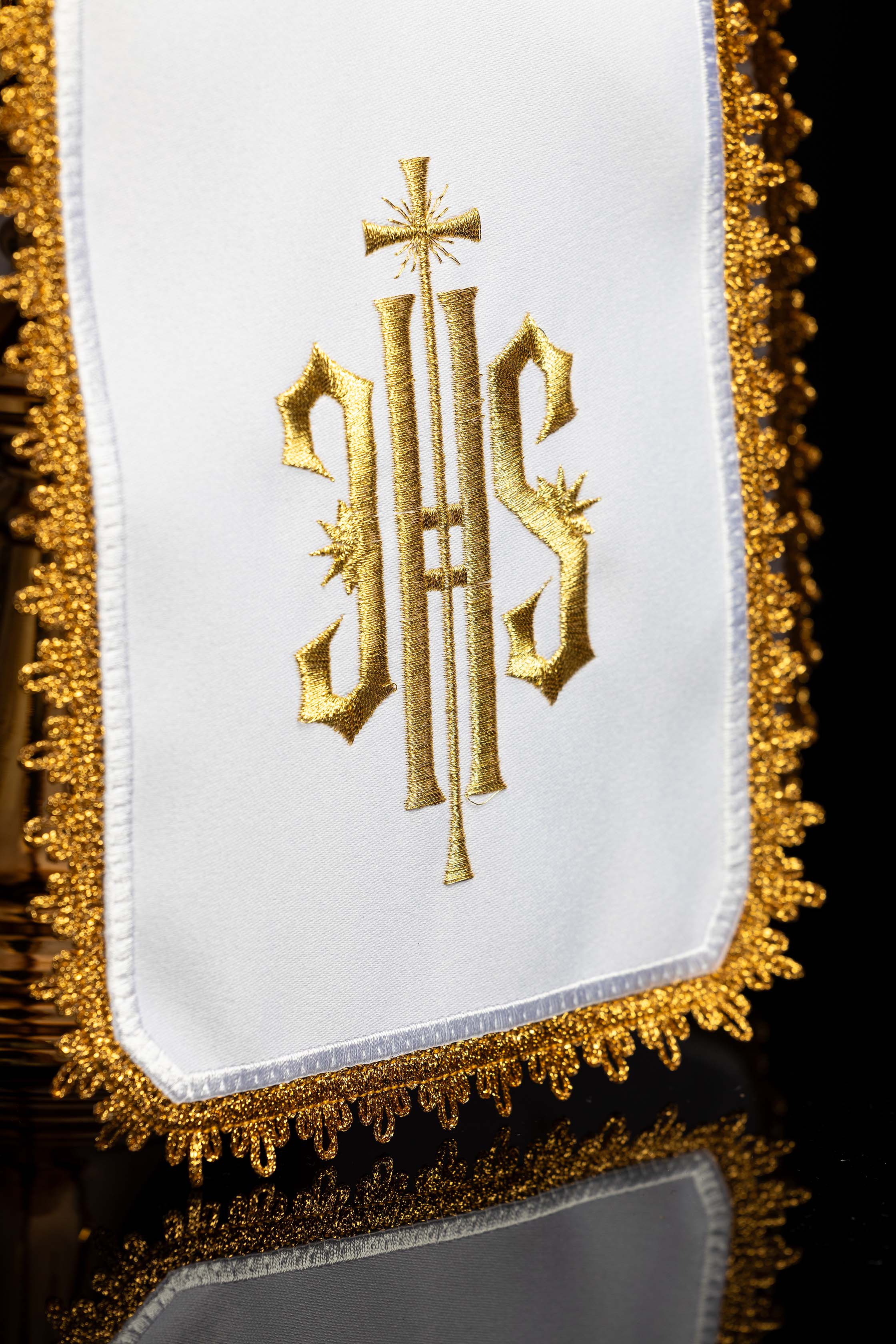 Capa de cibório com bordado IHS dourado