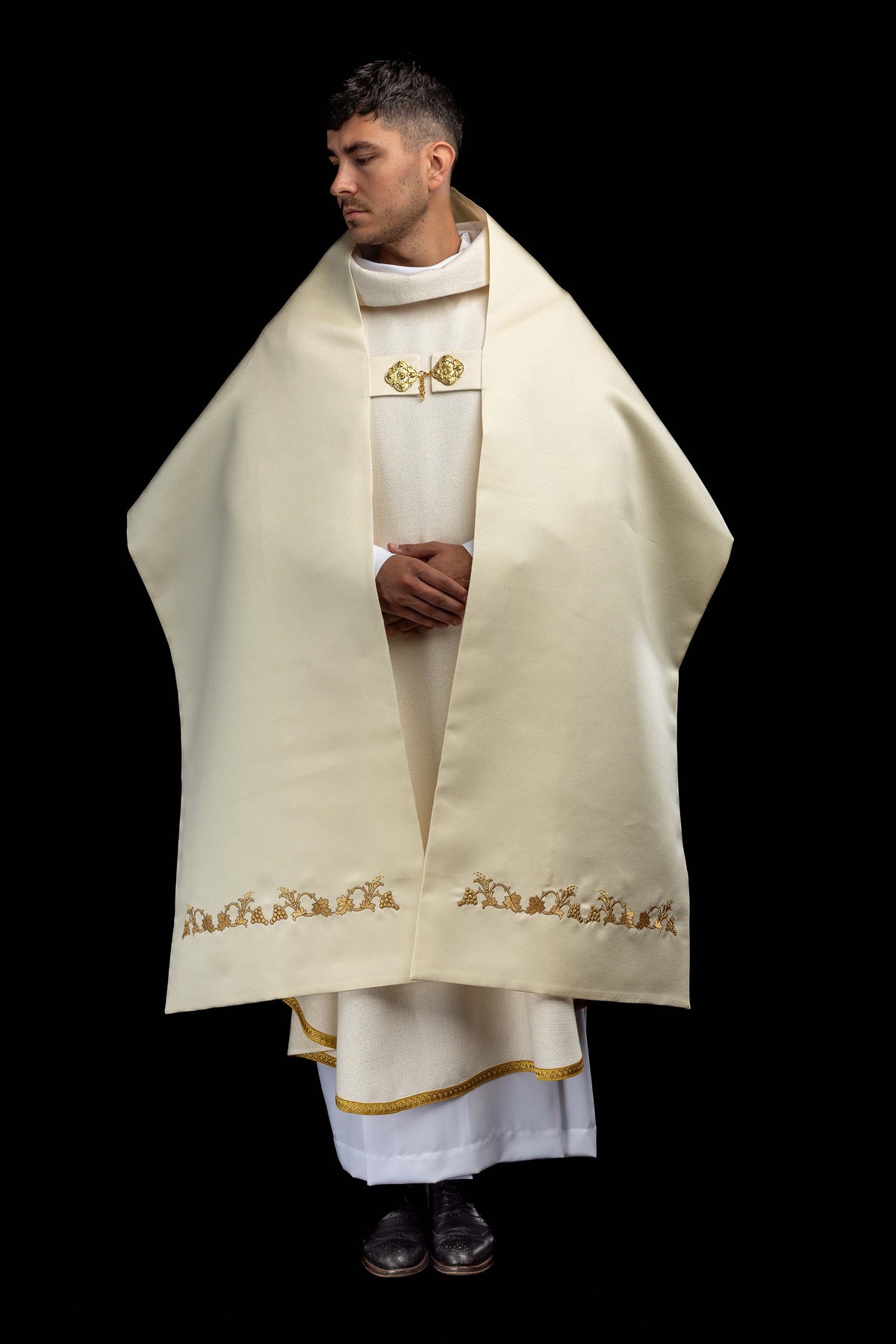 Véu litúrgico cru com cálice bordado