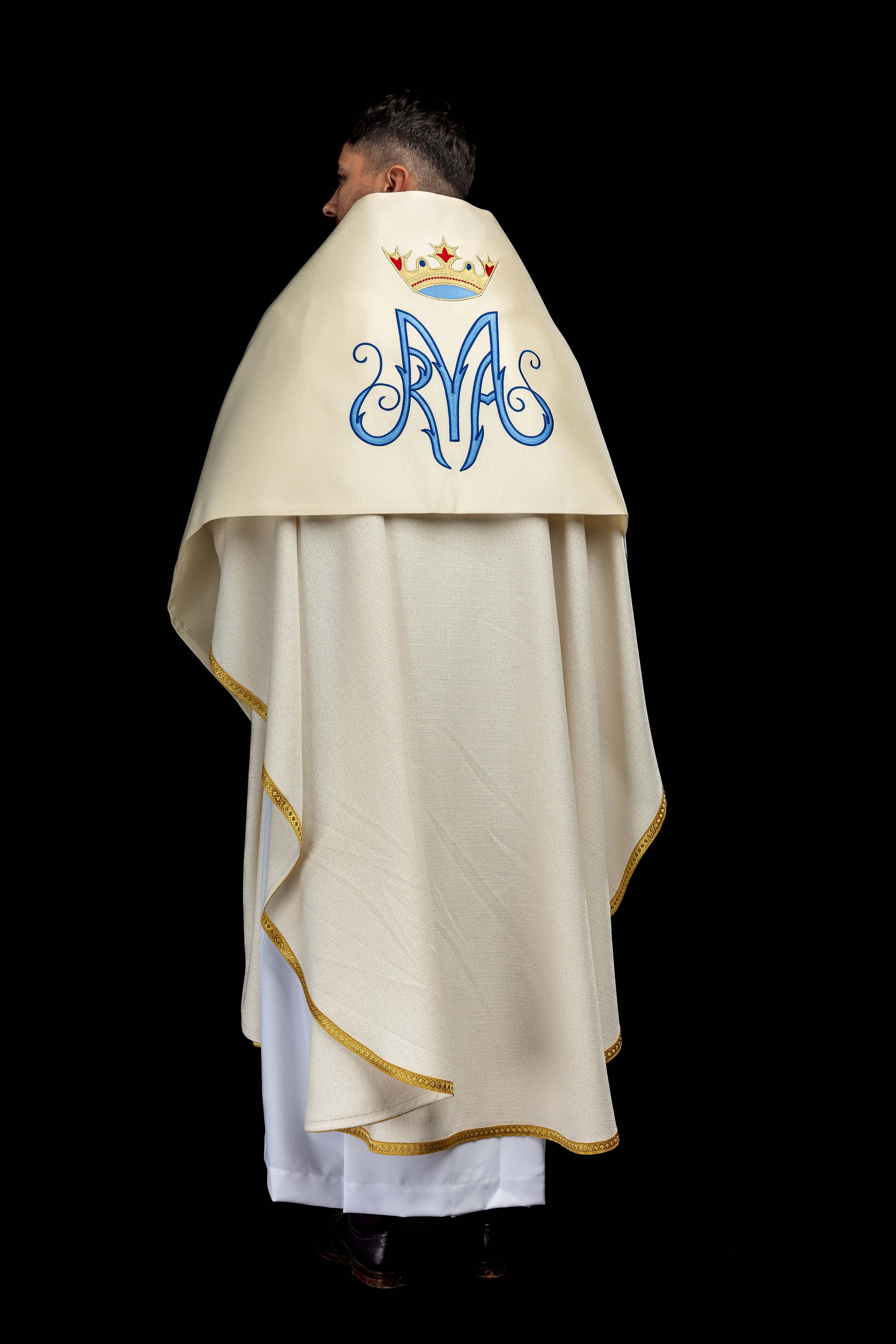 Pano de ombro com motivo mariano na cor cru