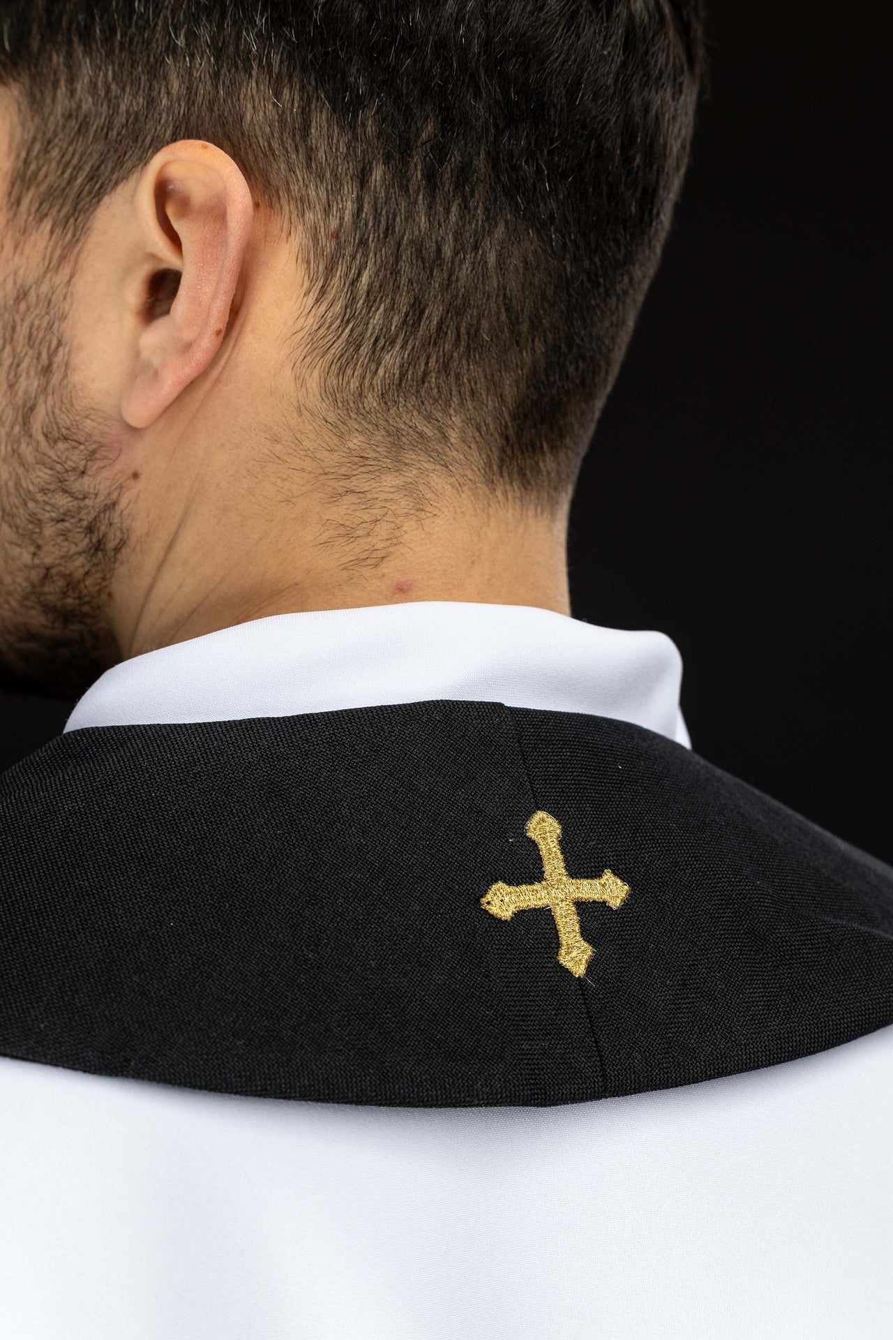 Stuła haftowana z symbolem krzyża aksamit czarna - ORNATY.PL