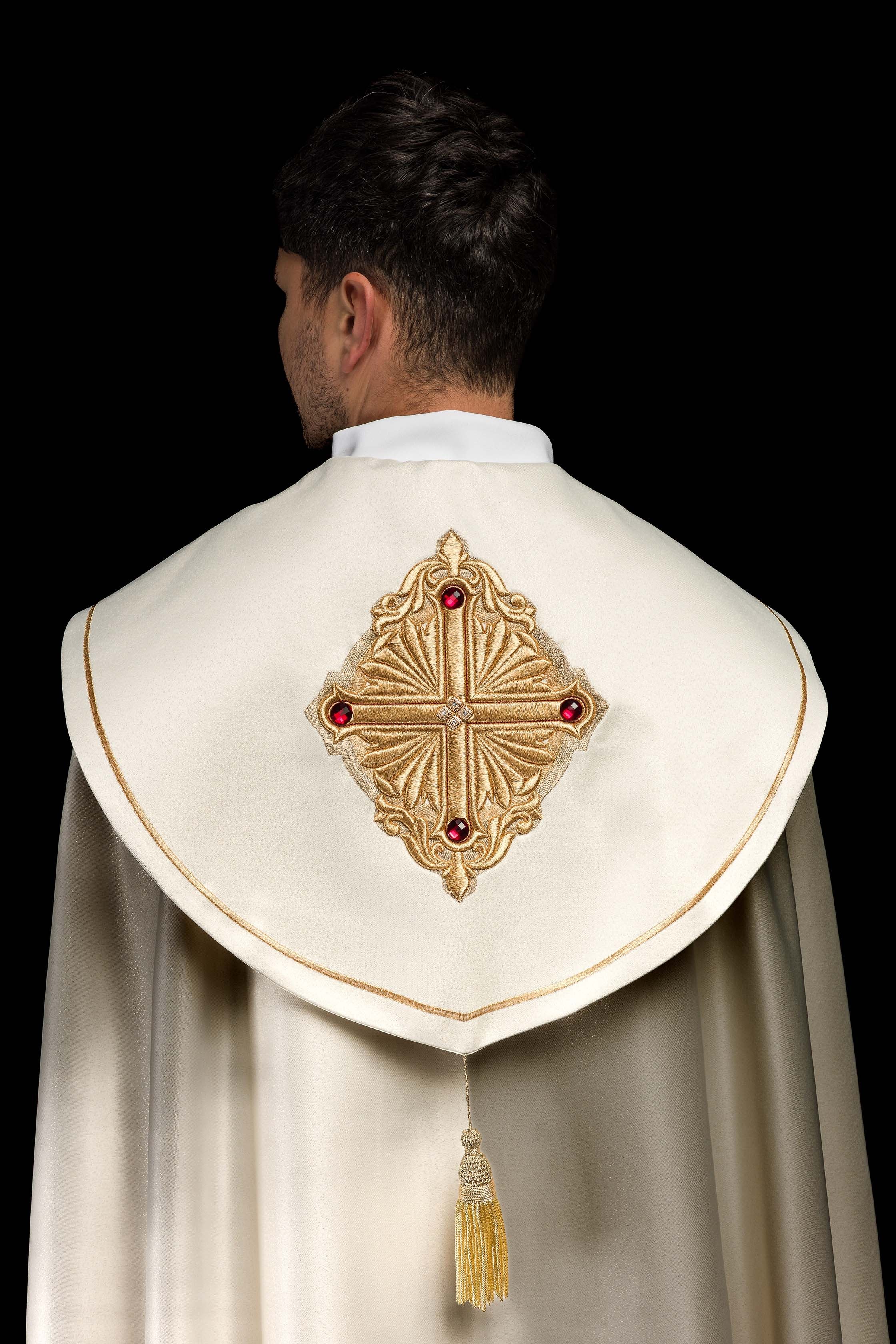 Capa Litúrgica com Faixa Ricamente Decorada 150 cm