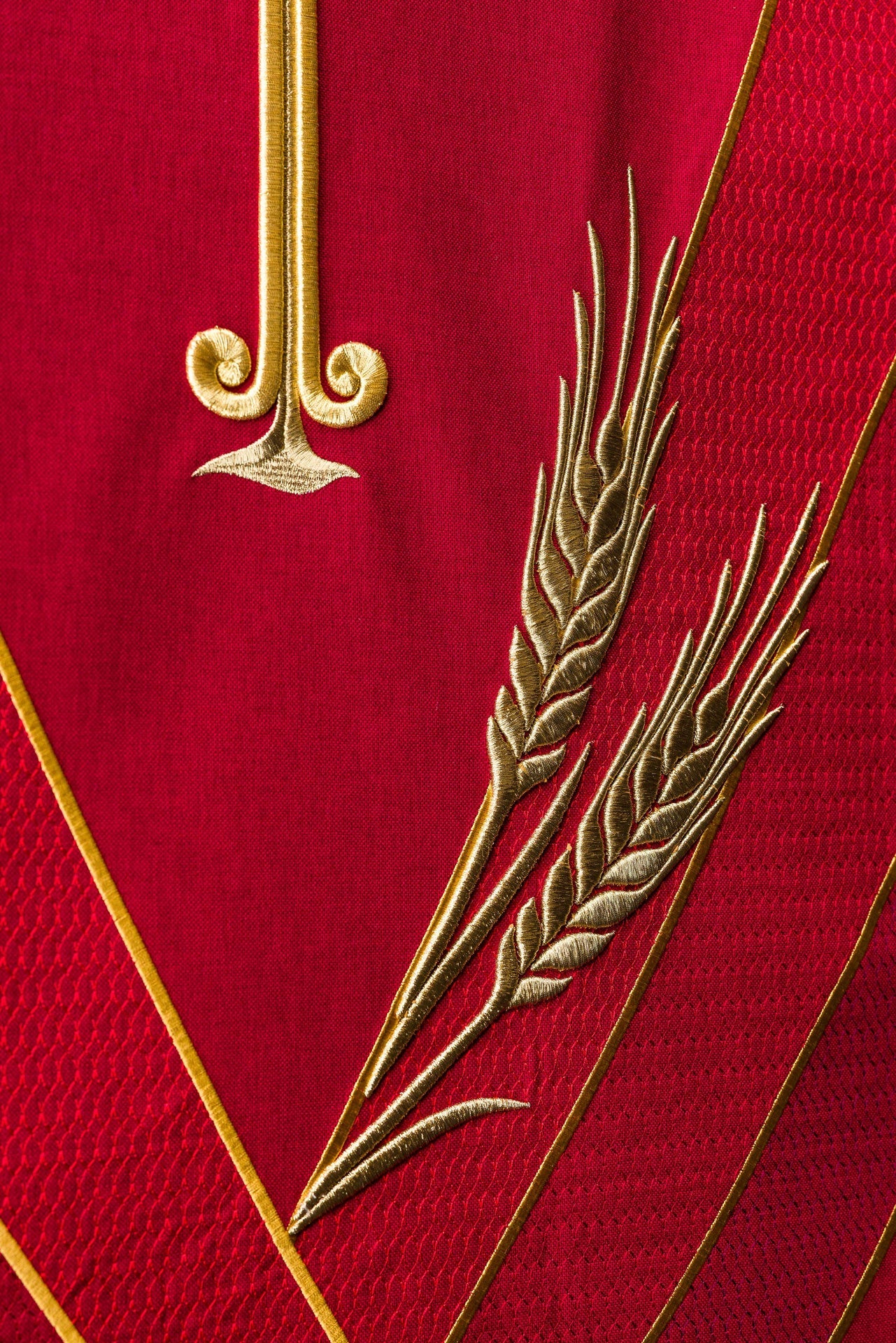 Mantel para ambón con bordado PAX en color rojo