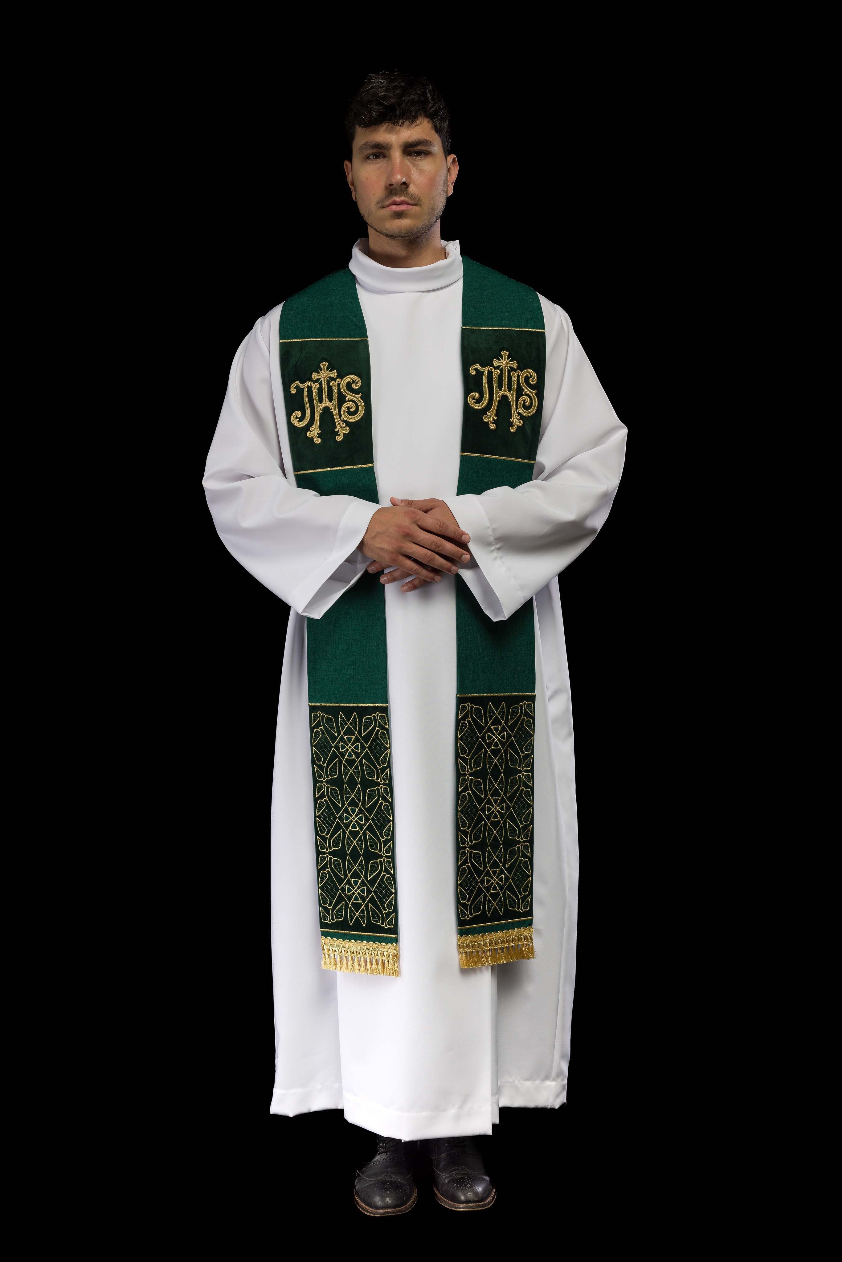 Estola de veludo bordada com motivo IHS verde