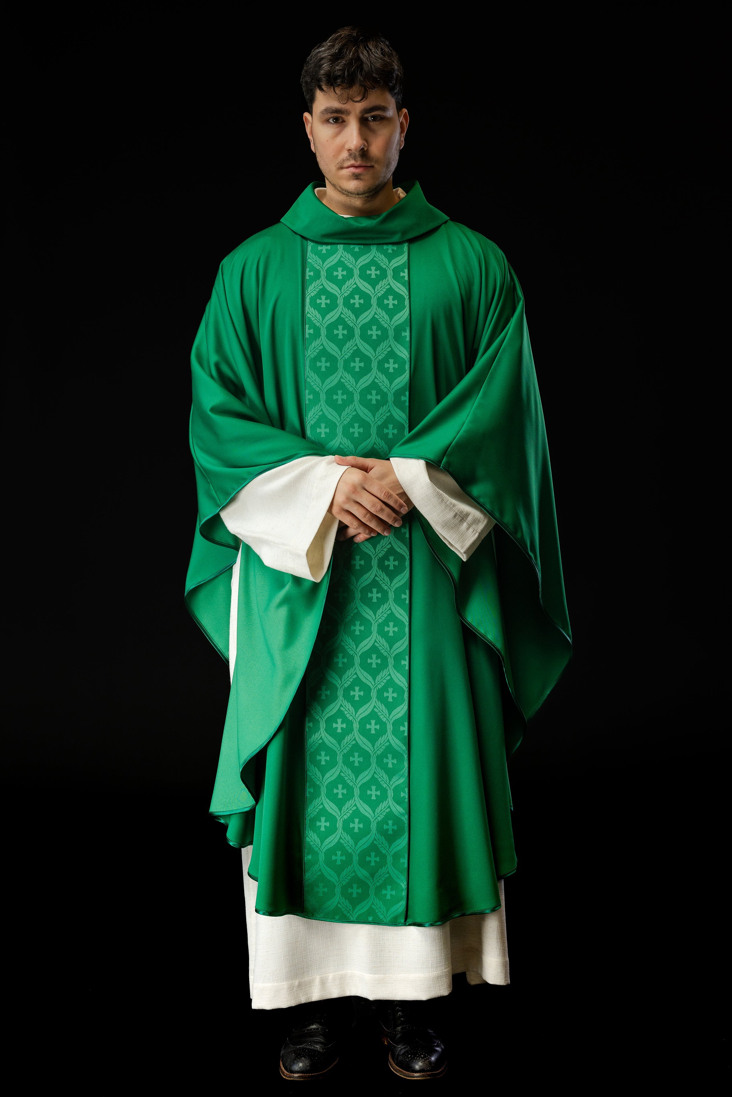 Ornat zielony z żakardowym pasem w krzyże - ORNATY.PL