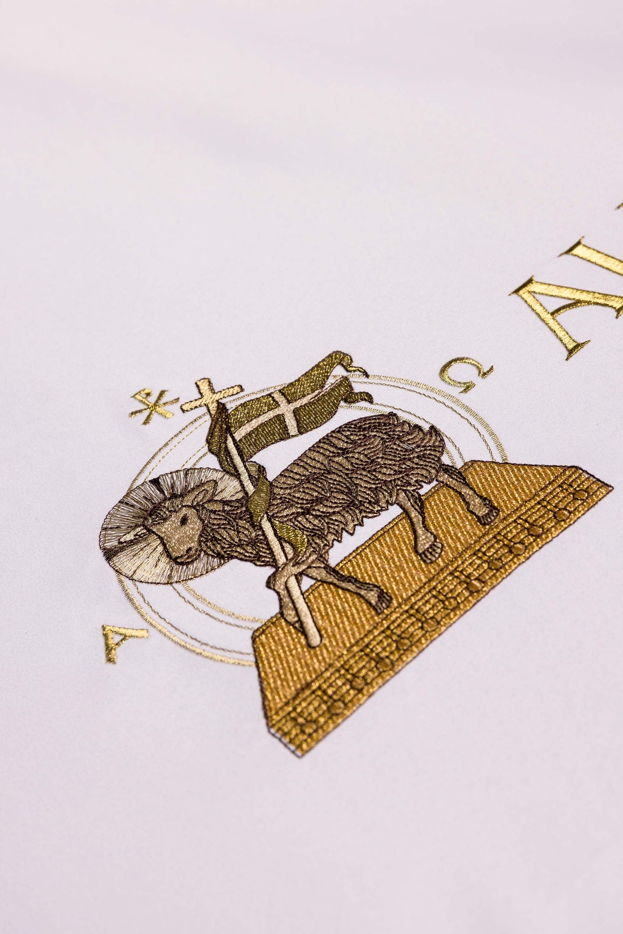 Mantel de altar para Pascua con bordado del Cordero