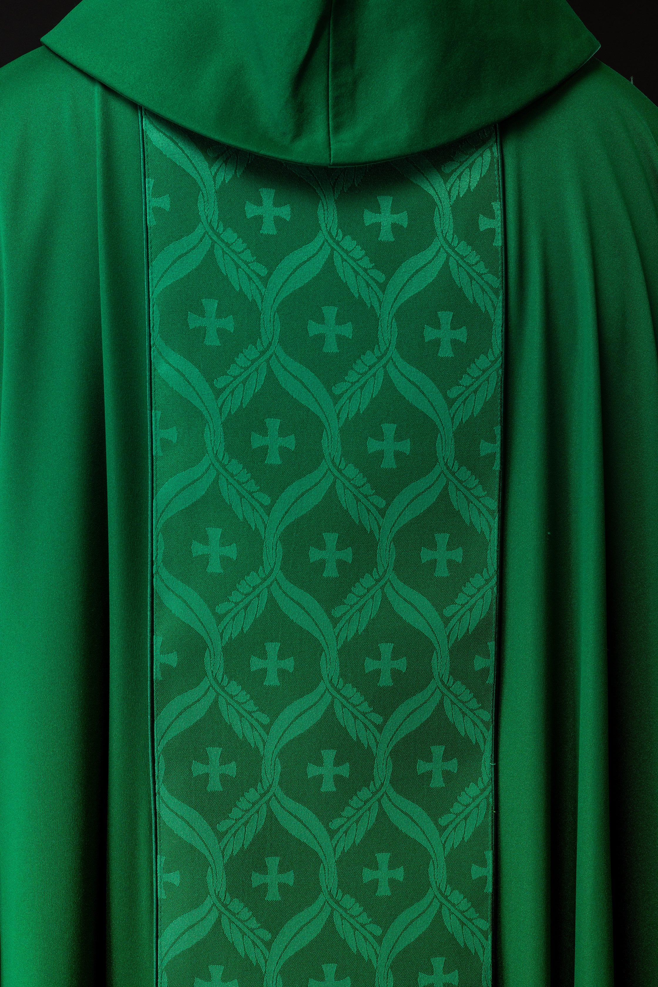 Ornat zielony z żakardowym pasem w krzyże - ORNATY.PL