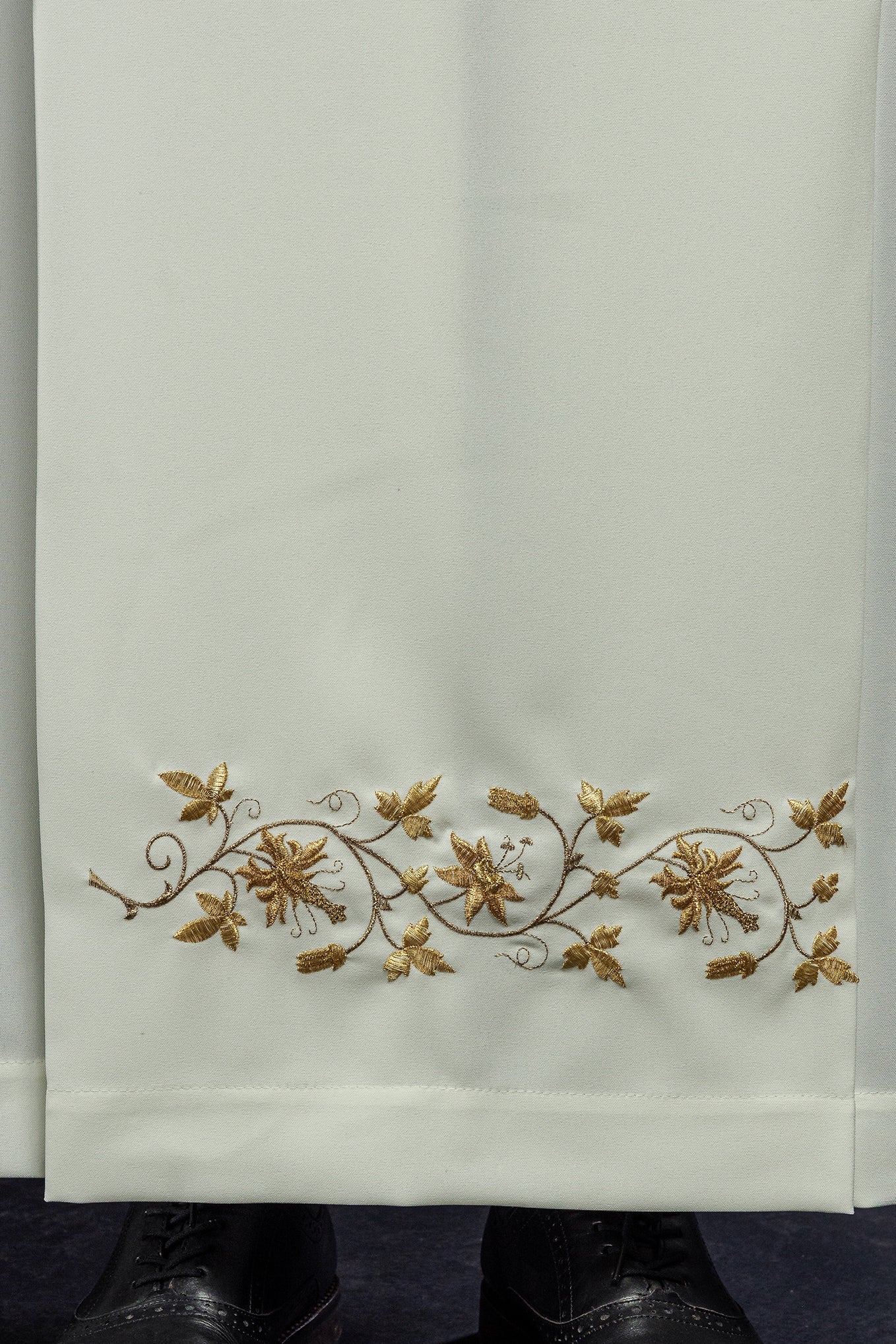 Alba lisa color marfil con cuello redondo KAB/005/05/12 135cm/164cm - CASULLAS.ES