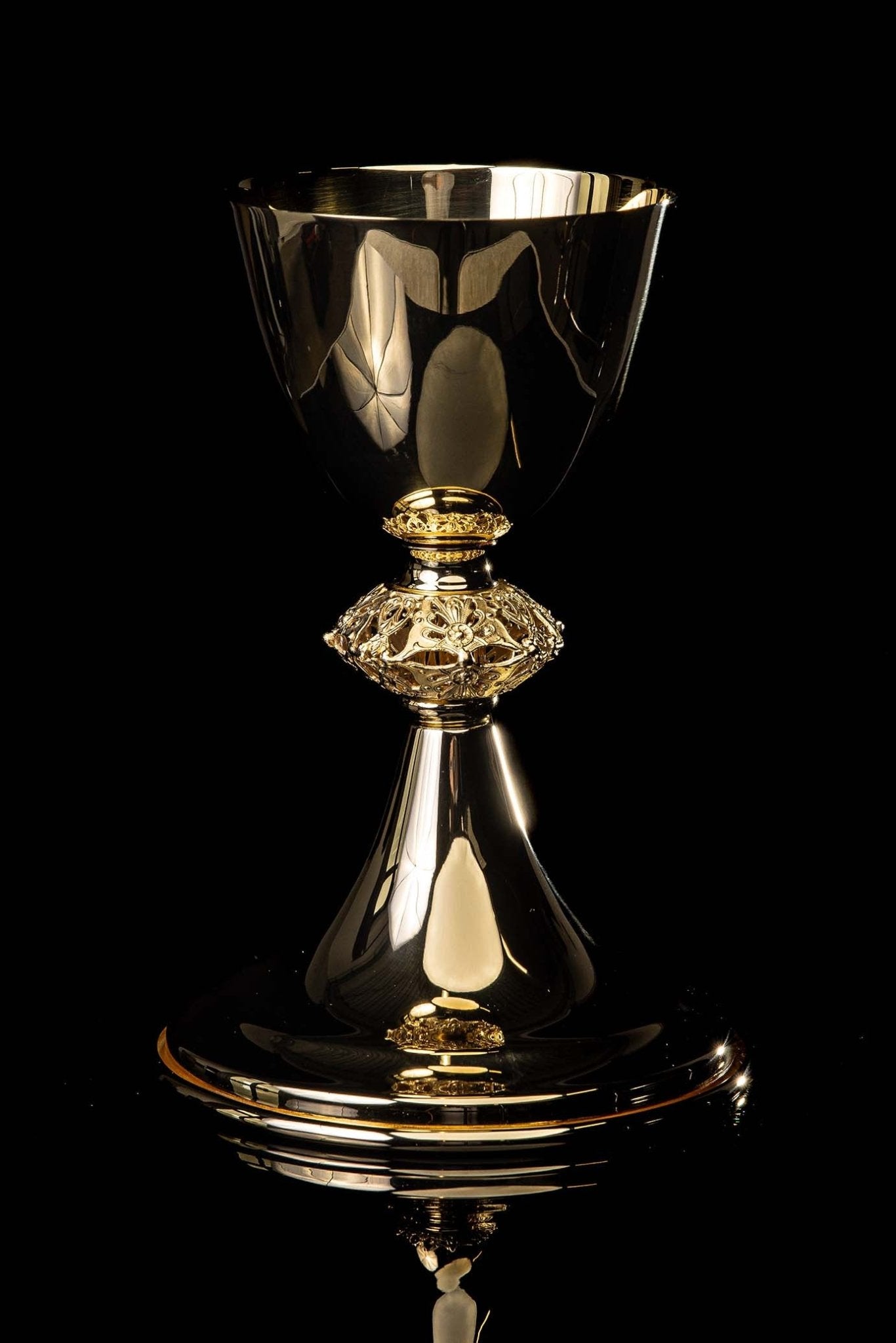 Cáliz litúrgico de latón dorado hecho a mano LB/KL/001/Z 19CM - CASULLAS.ES