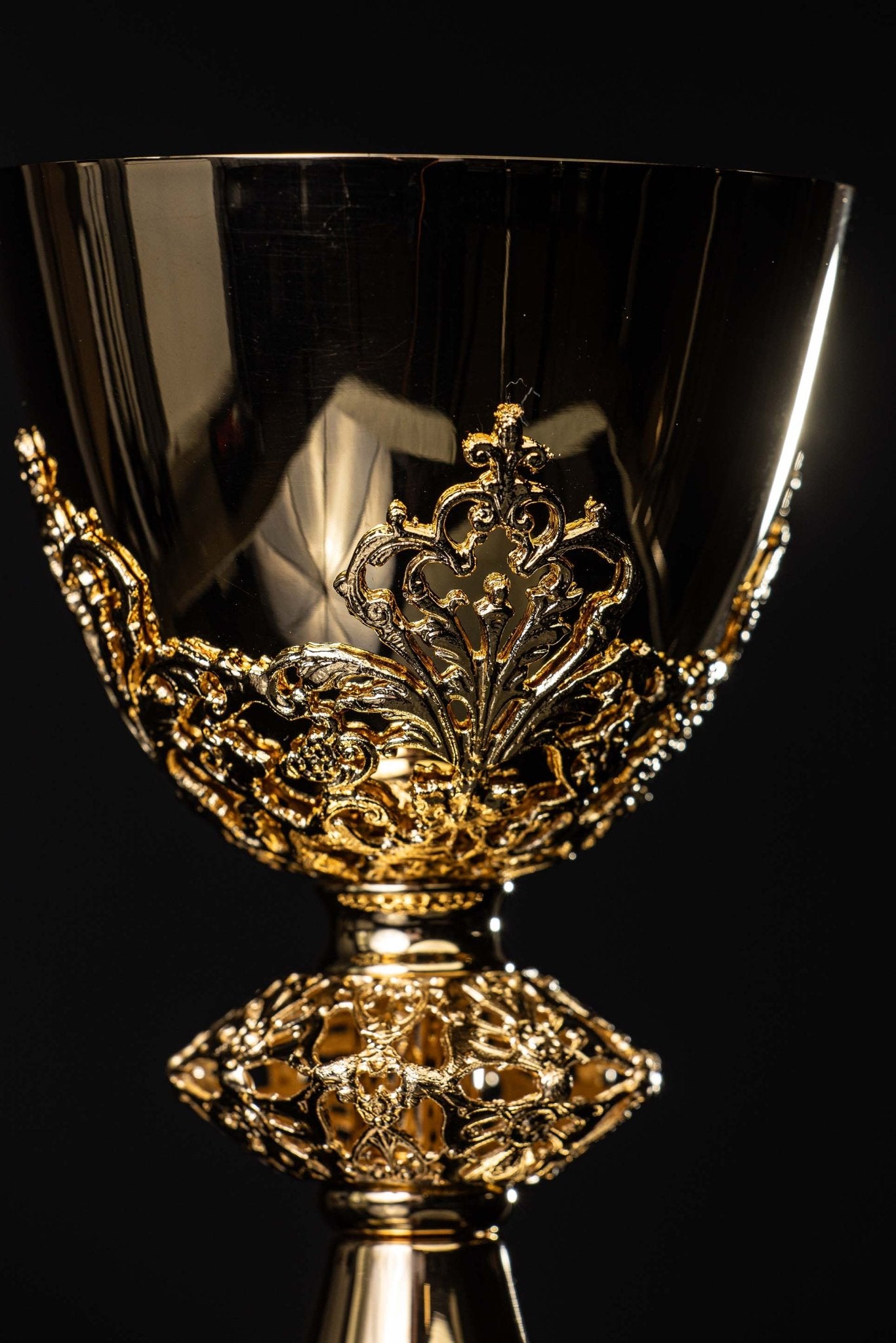Cáliz litúrgico de latón dorado hecho a mano LB/KL/002/Z 19CM - CASULLAS.ES