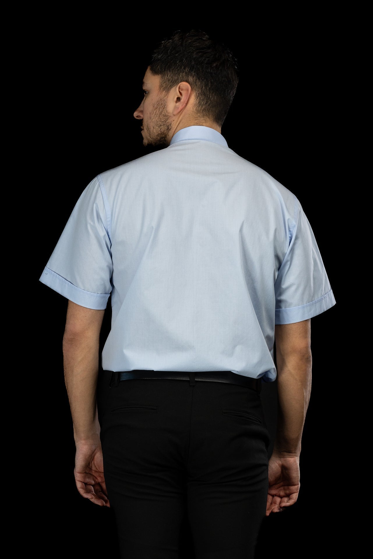 Camisa clerical azul de manga corta con alzacuello KSZ/002/223/KR/38 - CASULLAS.ES