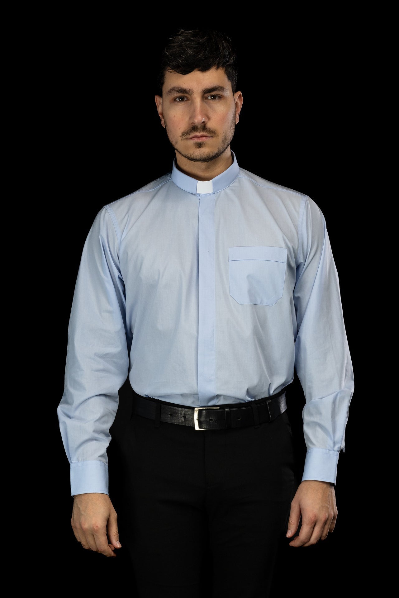 Camisa clerical azul de manga larga con alzacuello KSZ/001/223/DR/38 - CASULLAS.ES