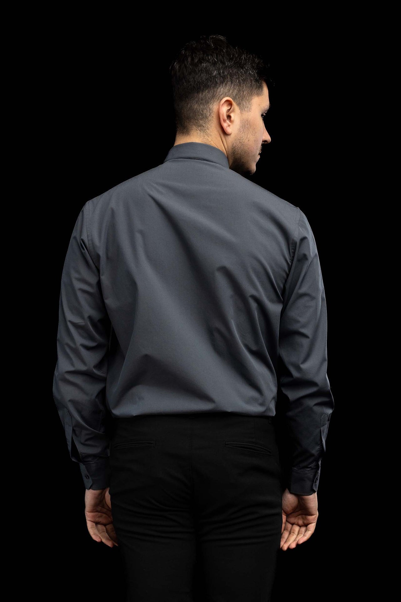 Camisa clerical gris oscuro de manga larga con alzacuello KSZ/001/209/DR/38 - CASULLAS.ES