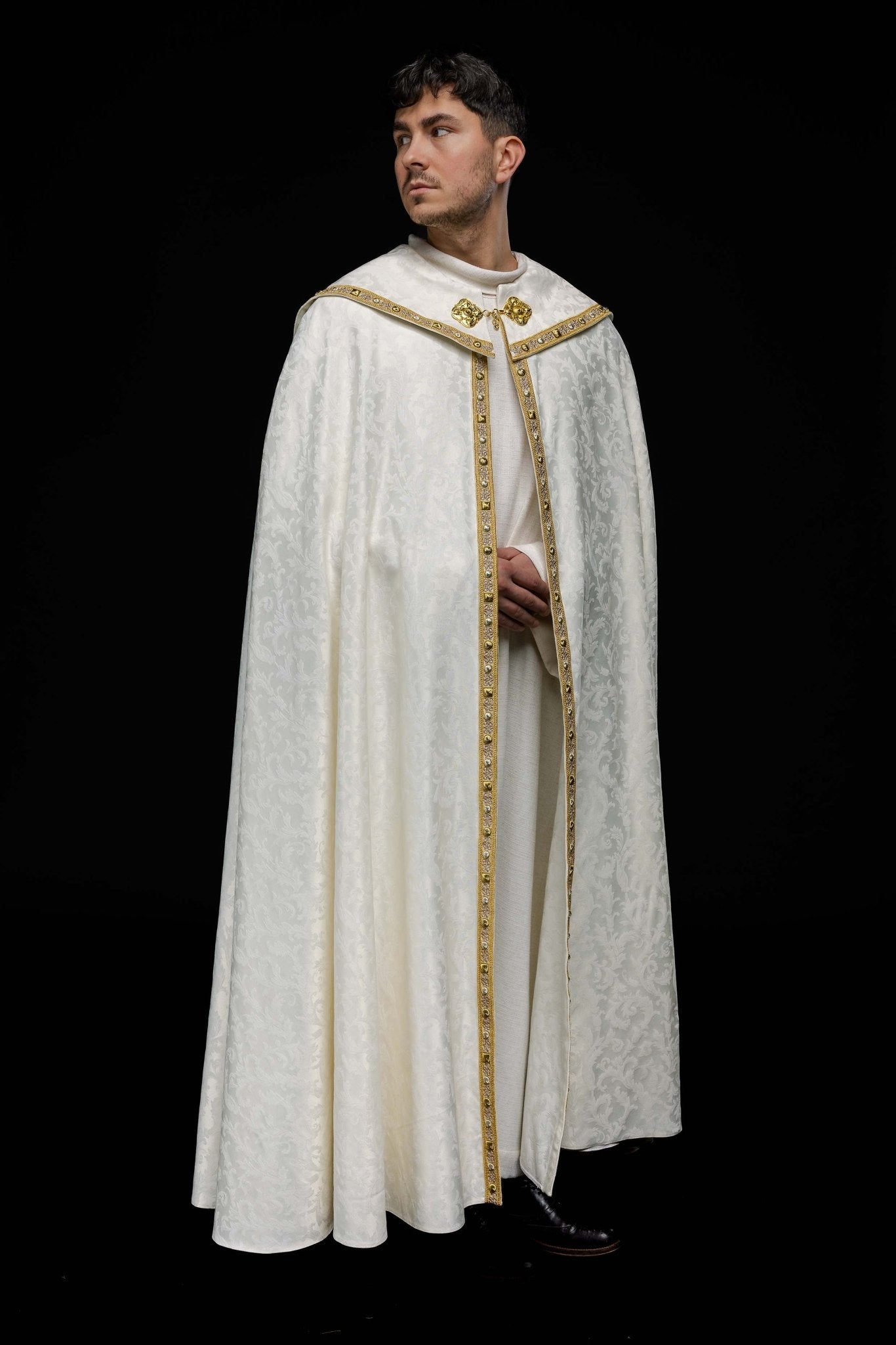 Capa con el Cordero de Pascua confeccionada en un tejido decorativo S - 3072 - 05 - 88 150cm - CASULLAS.ES